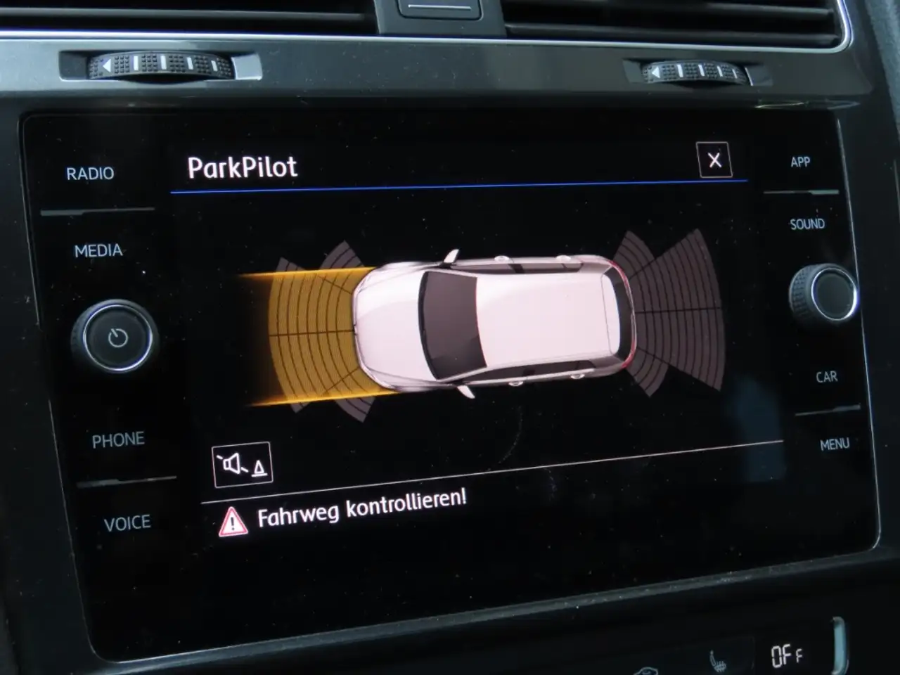 Volkswagen Golf Standard Model — photo 11 sur 28