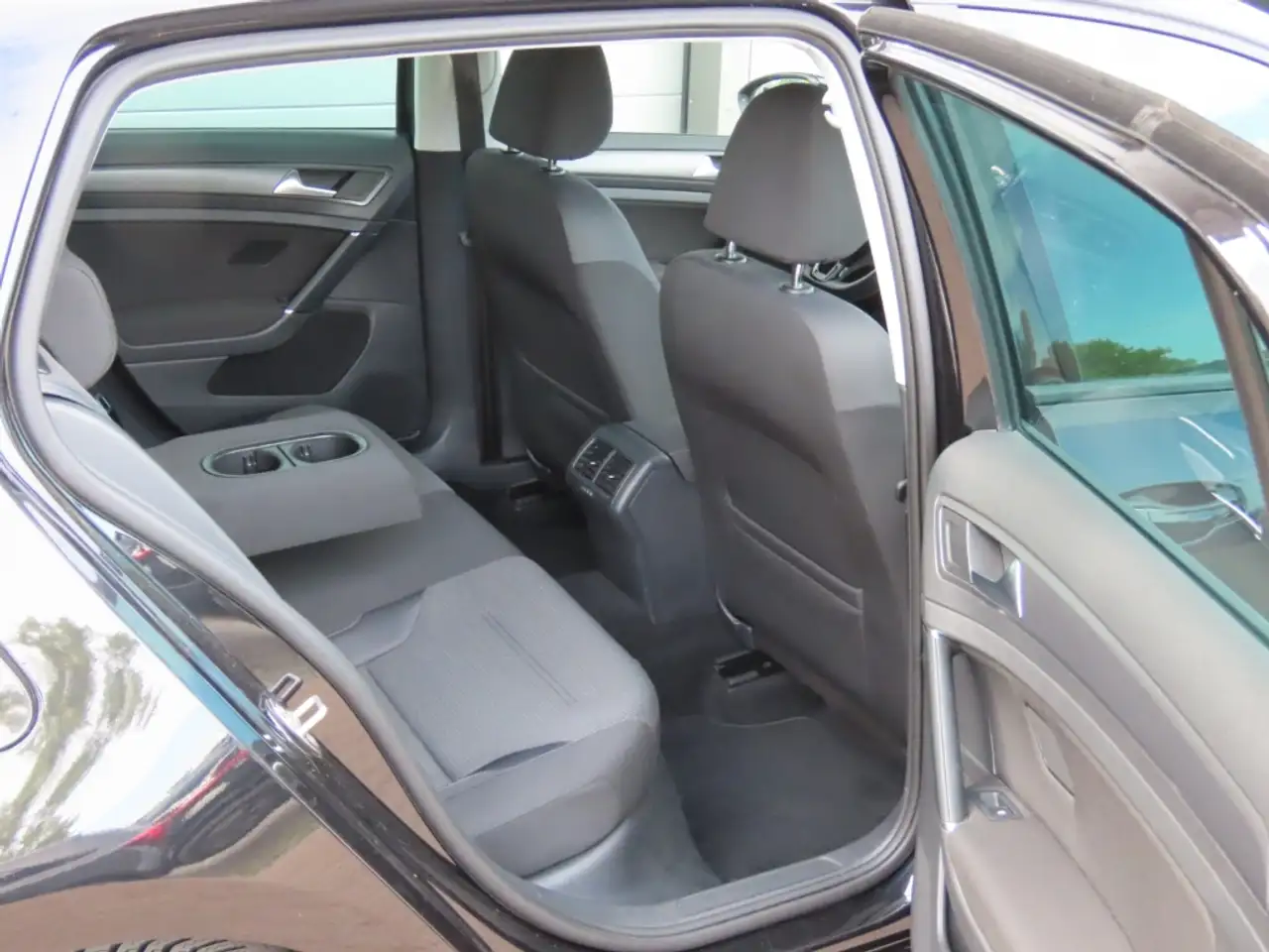 Volkswagen Golf Standard Model — photo 16 sur 28