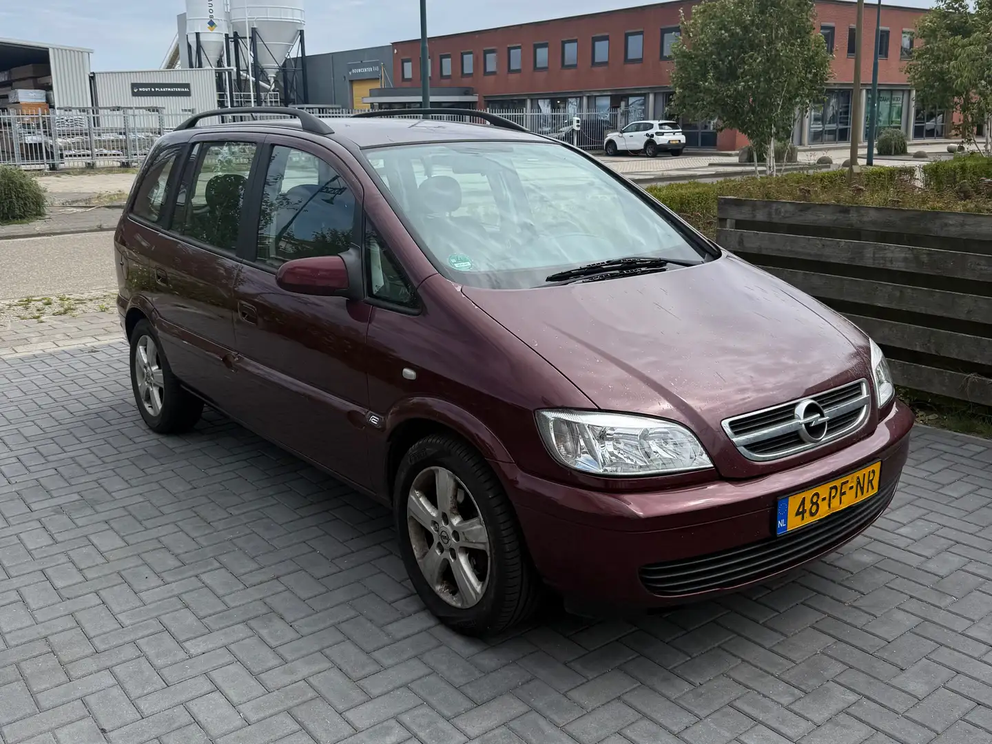 Opel Zafira Zafira 1.8-16V Maxx AUT AIRCO Rood - 1