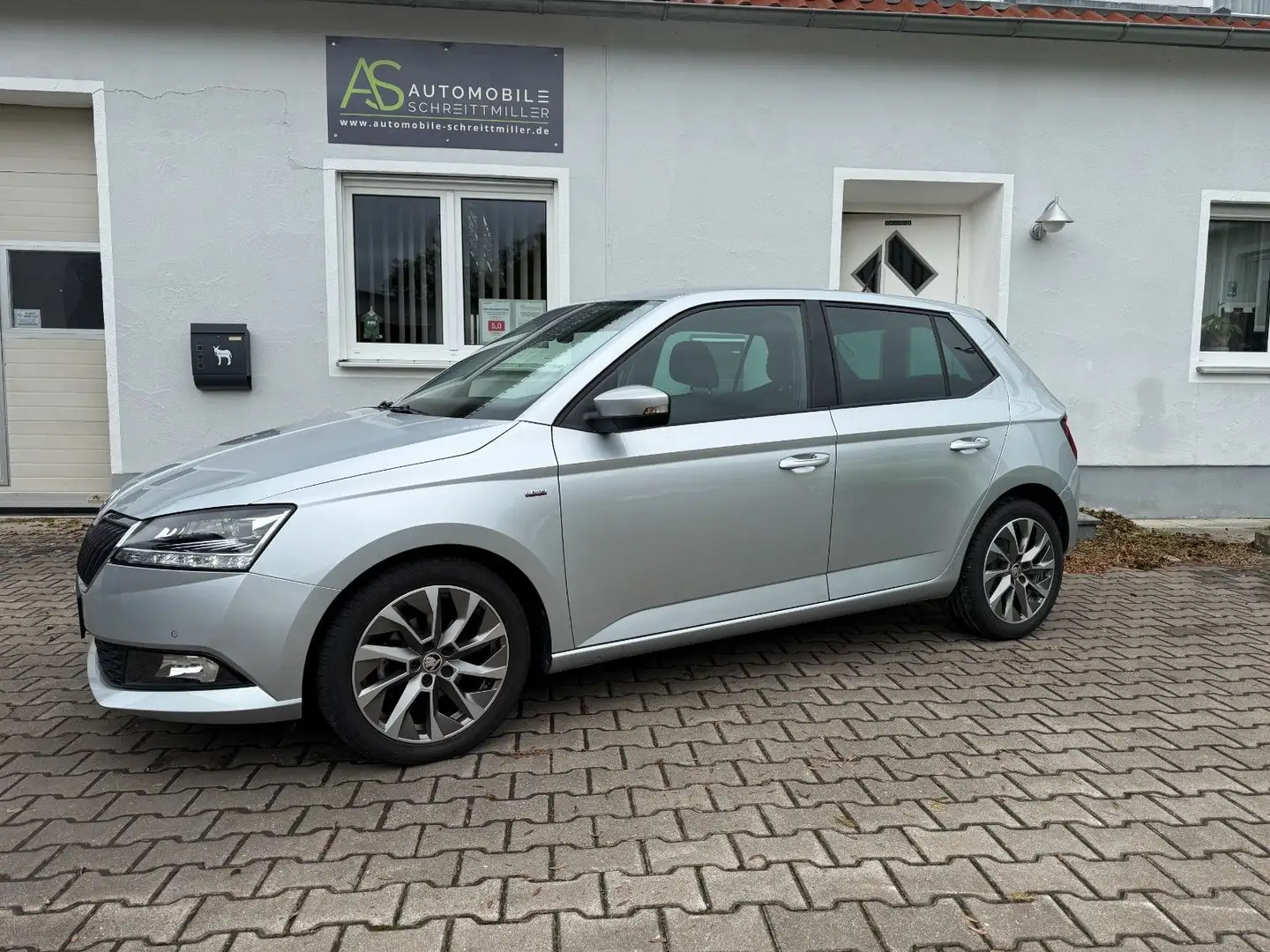Skoda Fabia LED NAVI ACC SHZ PDC CARPLAY DAB ALU Silber - 1