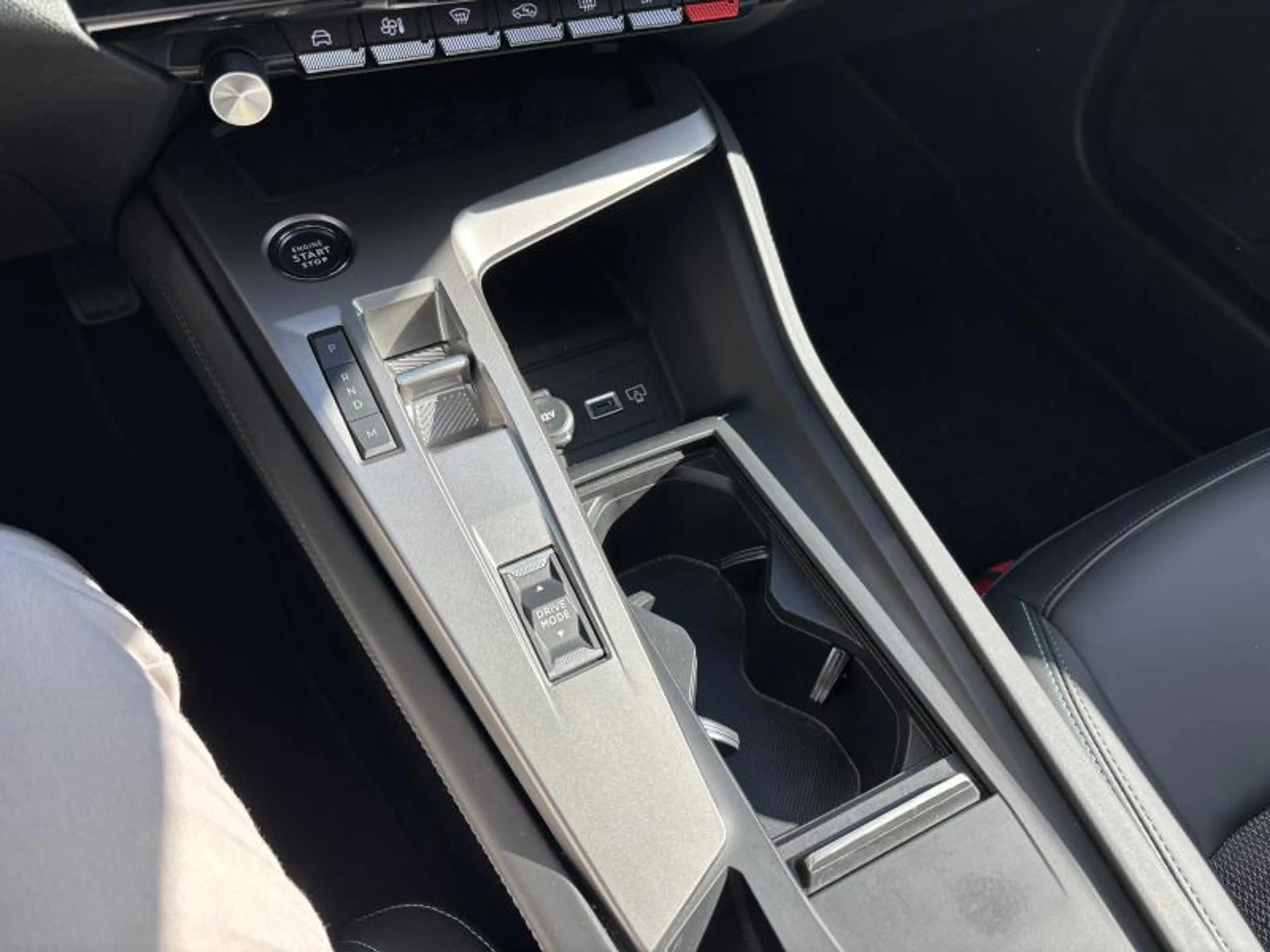 Peugeot 308 ALLURE 1.2 TURBO 130 EAT8 — photo 12