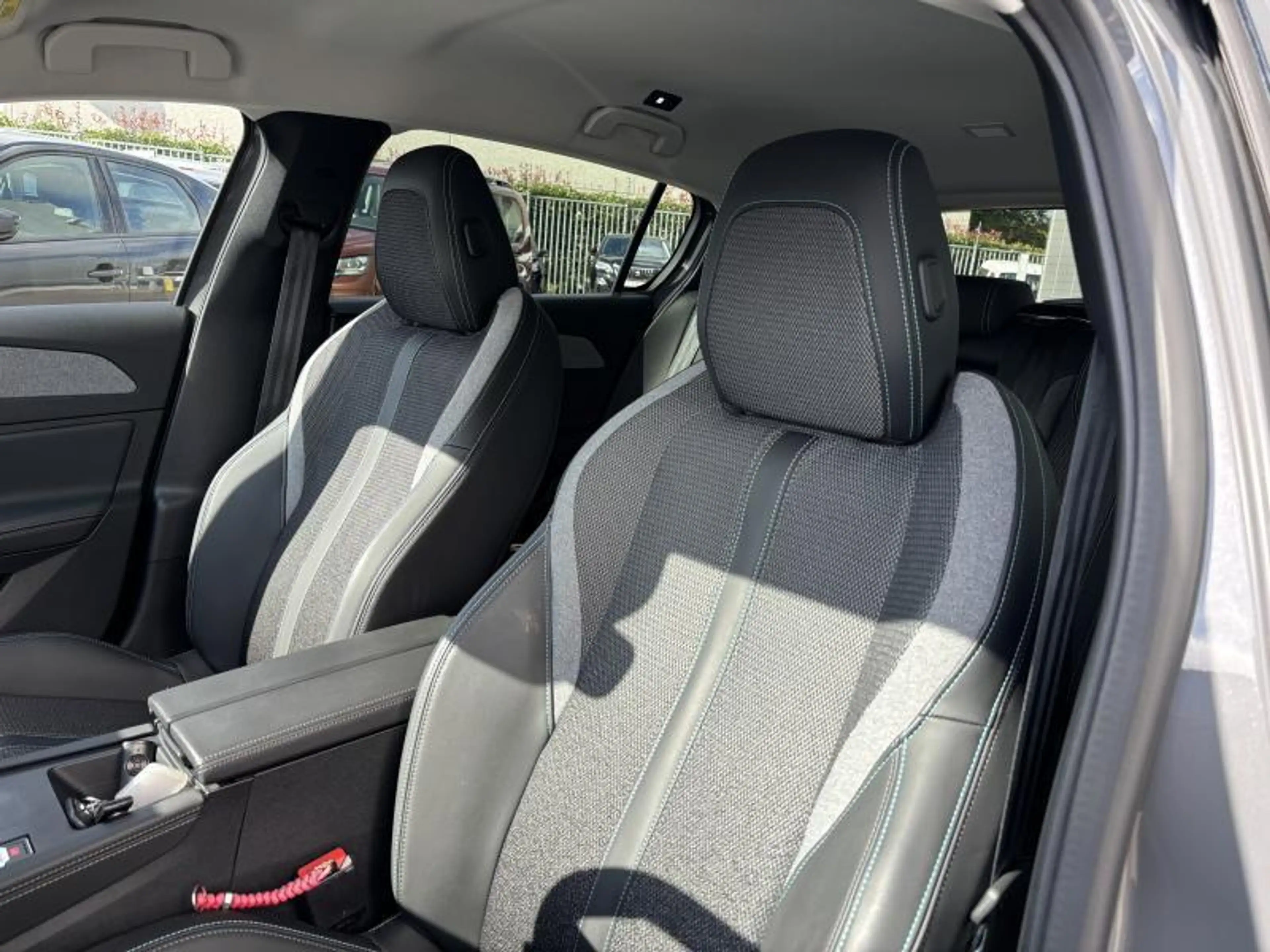 Peugeot 308 ALLURE 1.2 TURBO 130 EAT8 — photo 7