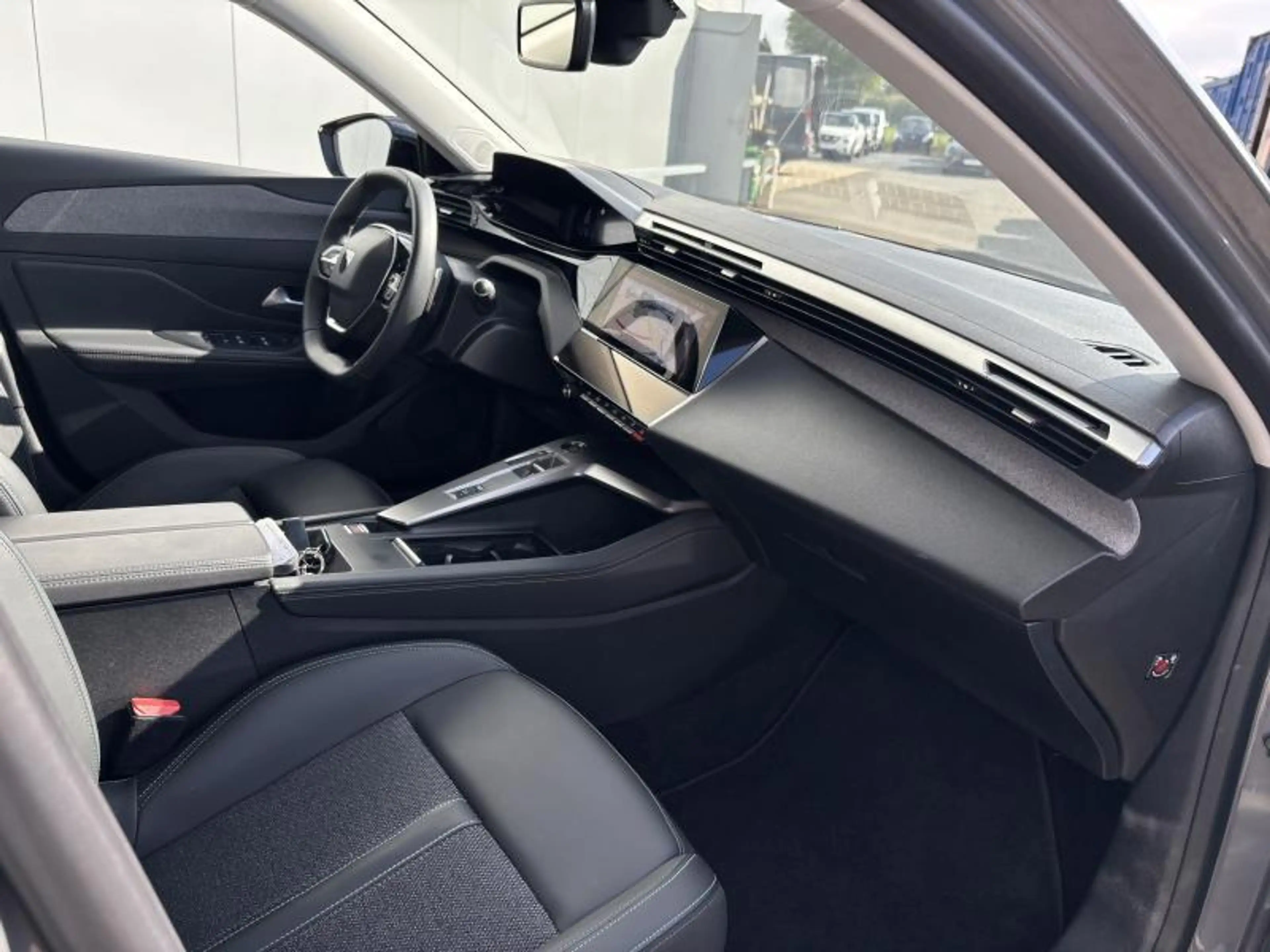 Peugeot 308 ALLURE 1.2 TURBO 130 EAT8 — photo 8