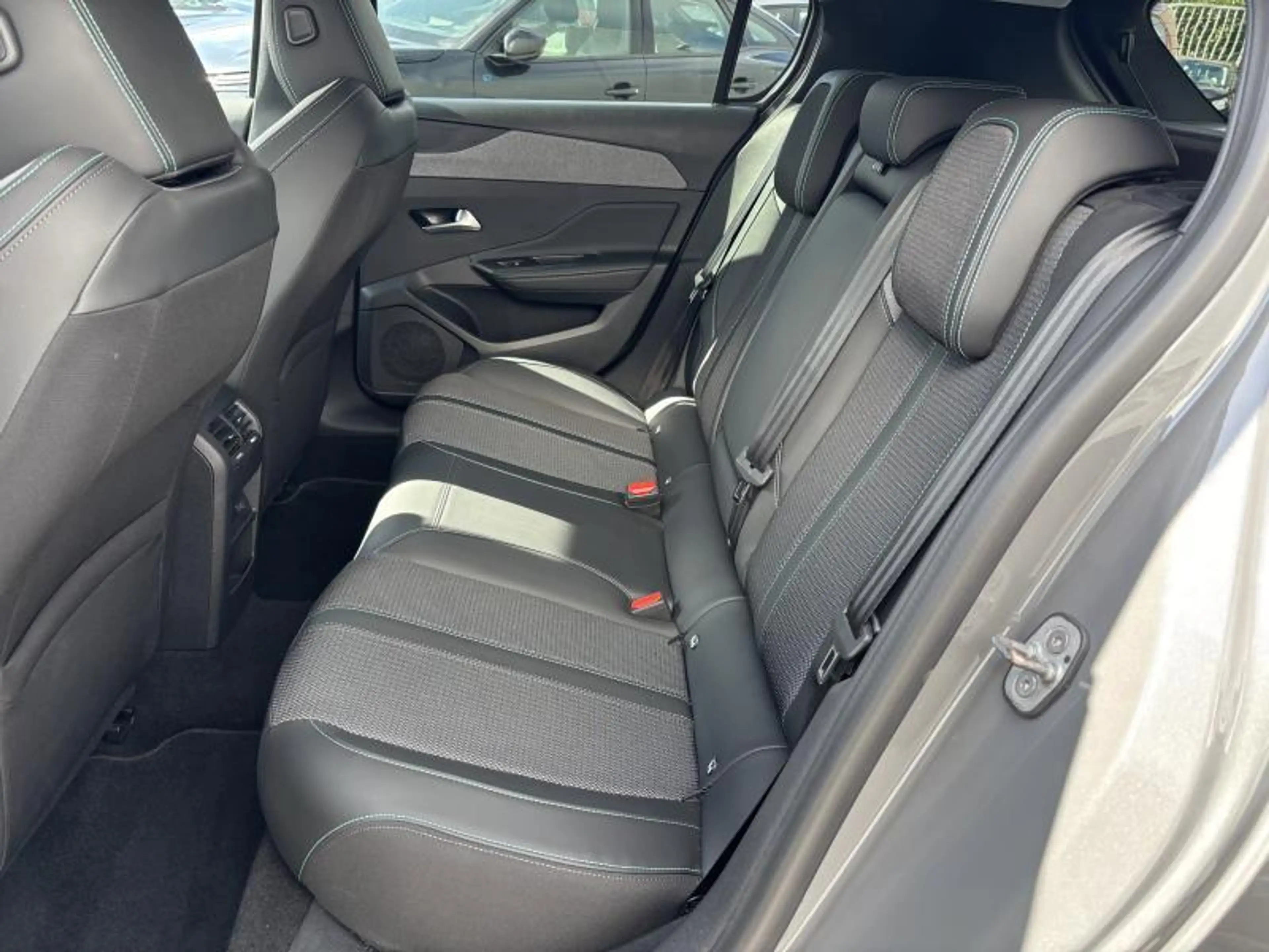 Peugeot 308 ALLURE 1.2 TURBO 130 EAT8 — photo 9