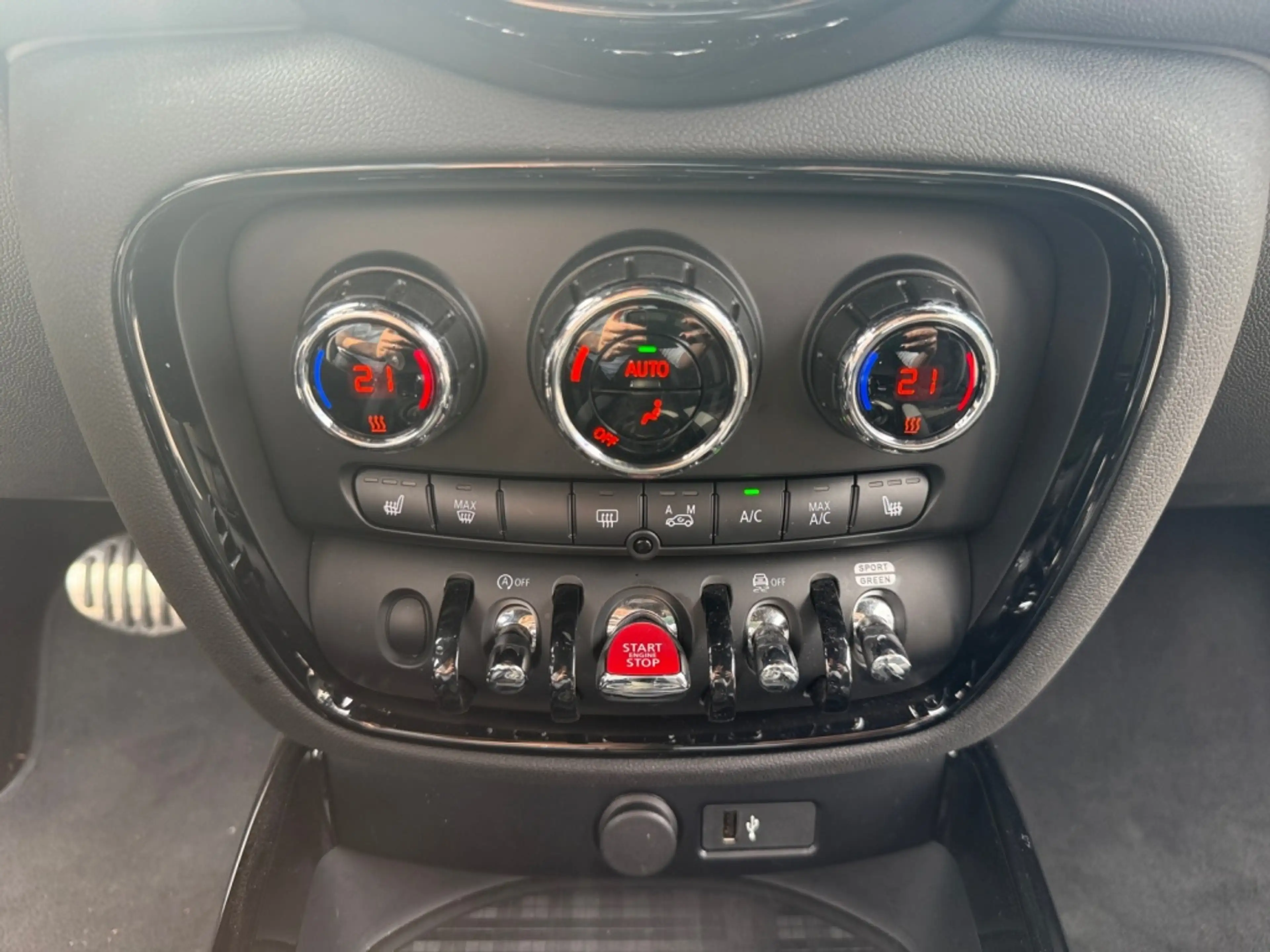 MINI John Cooper Works Clubman 1.5 JCW — photo 11