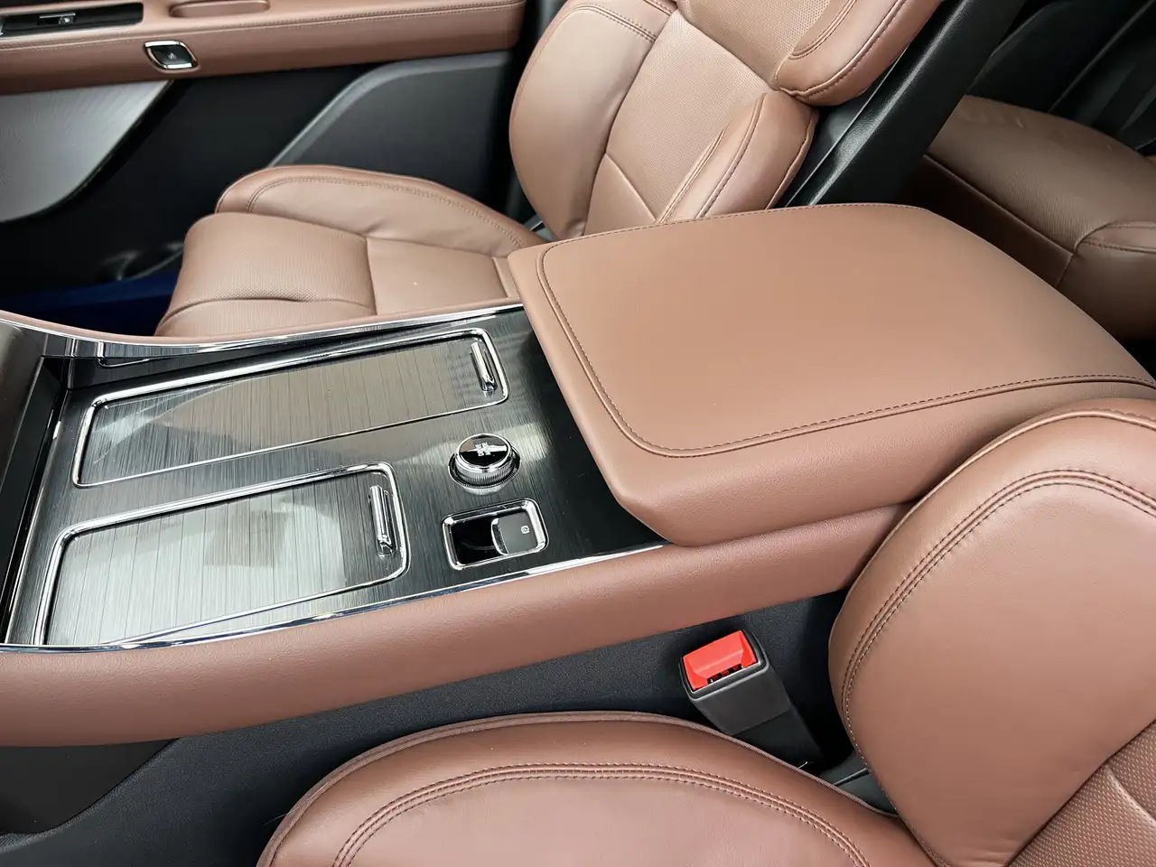 Lincoln Aviator снимка Lincoln Aviator