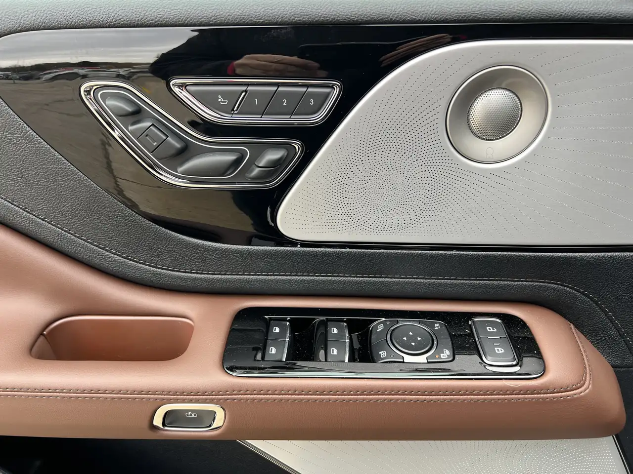 Lincoln Aviator снимка Lincoln Aviator