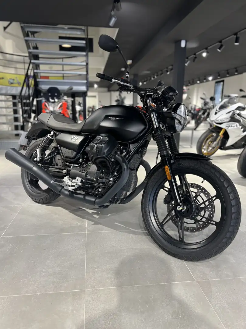 Moto Guzzi V 7 Zwart - 1