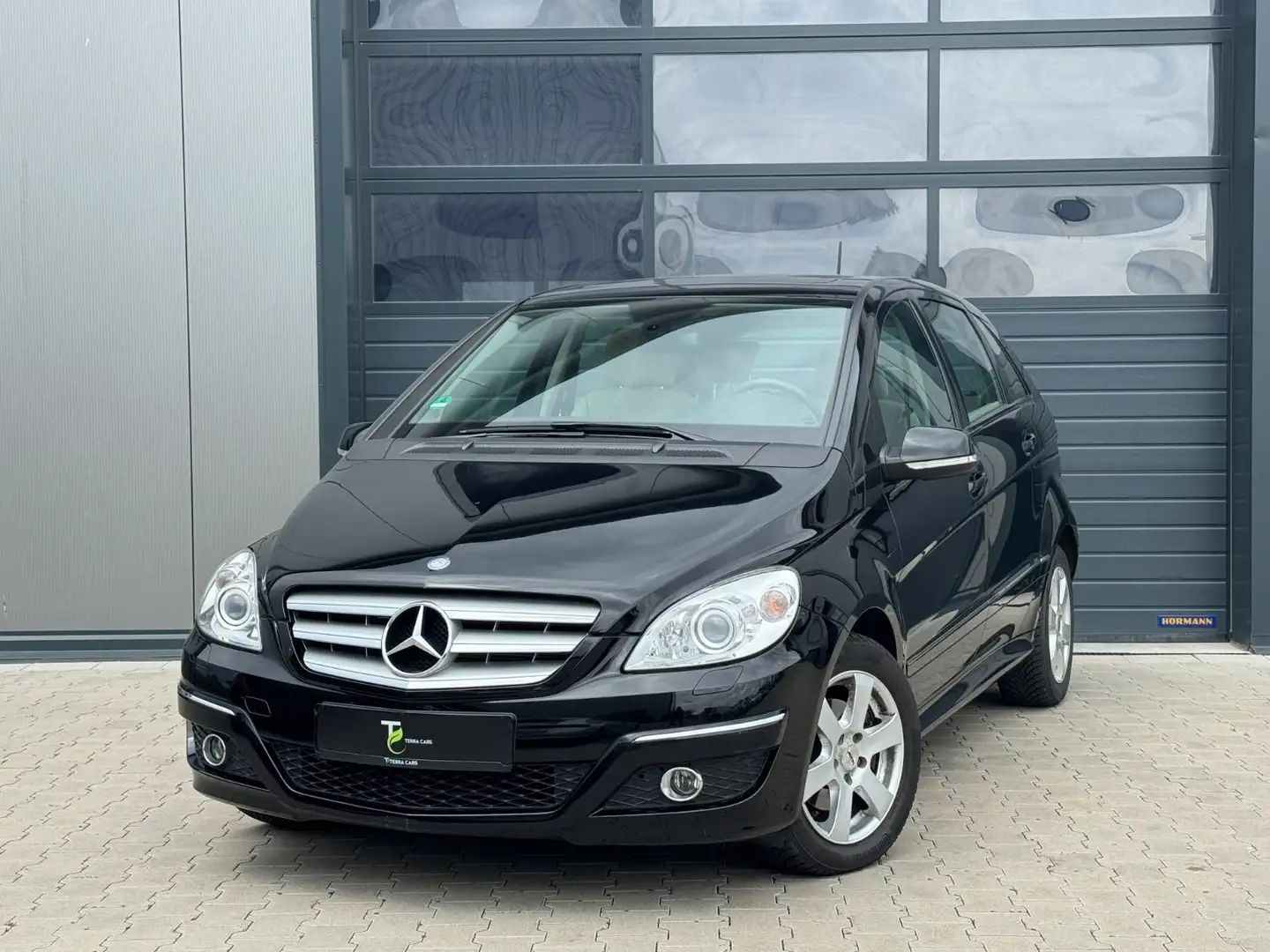 Mercedes-Benz B 200 1.Hand LederBiColour Pano Xenon Navi SHZ Noir - 1