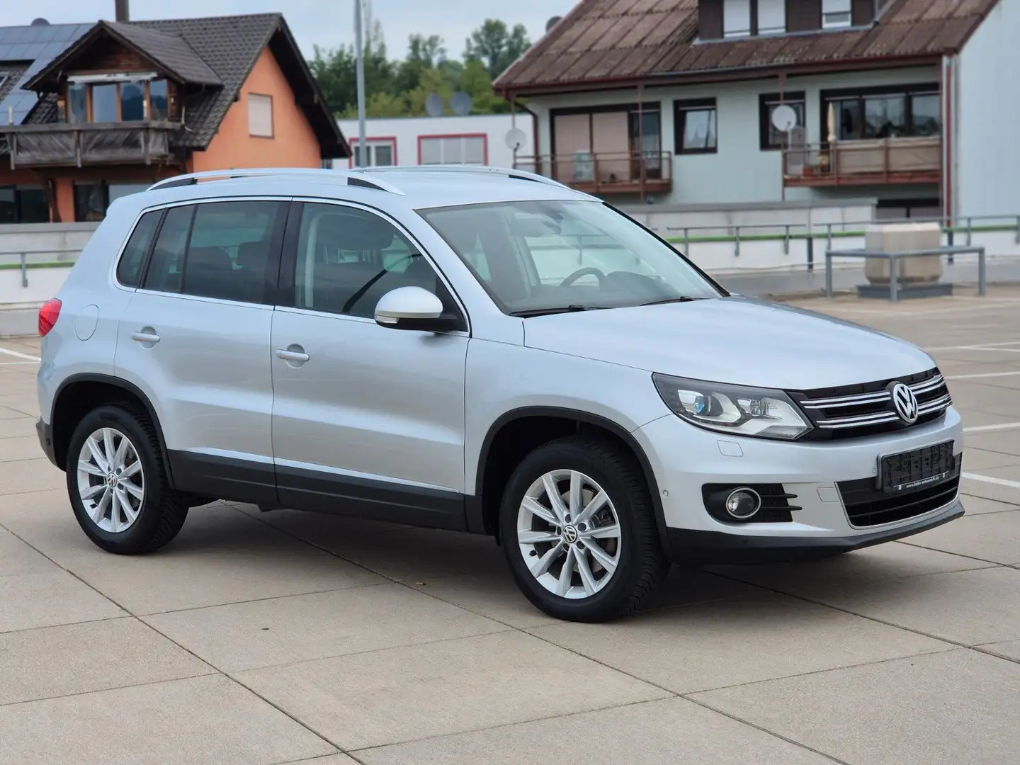 Volkswagen Tiguan Sport & Style Bi-Xenon Navi SHZ PDC GRA Argento - 1