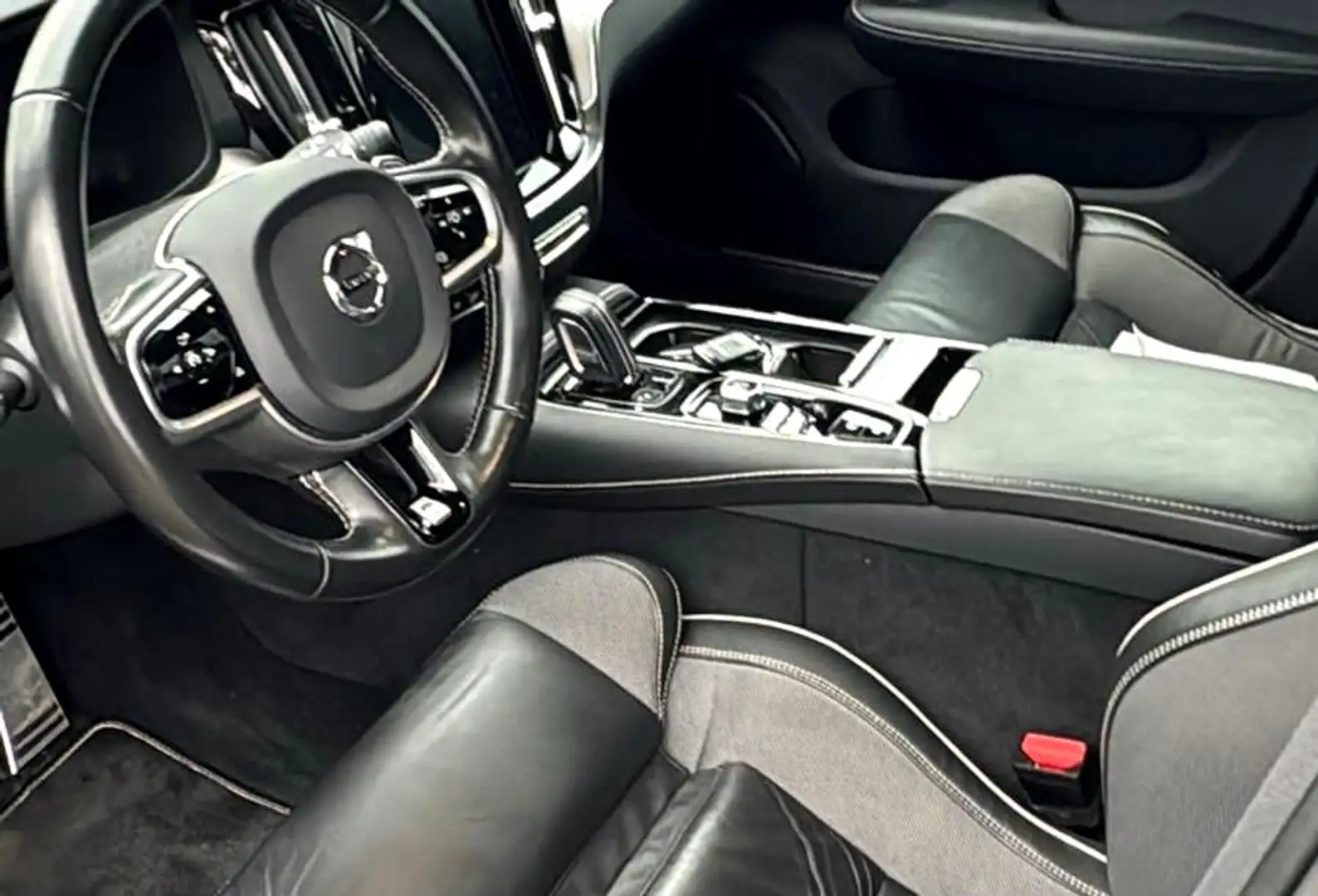 Volvo V60 2.0 T6 AWD 250kW/340pk Aut8 Recharge R-Design HARM Zwart - 2