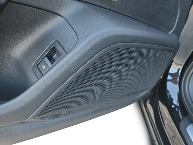 Audi A6 view 11