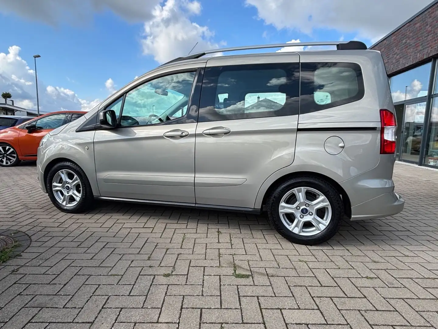 Ford Tourneo Courier *Tempomat*Klima*Tüv NEU* Silber - 2