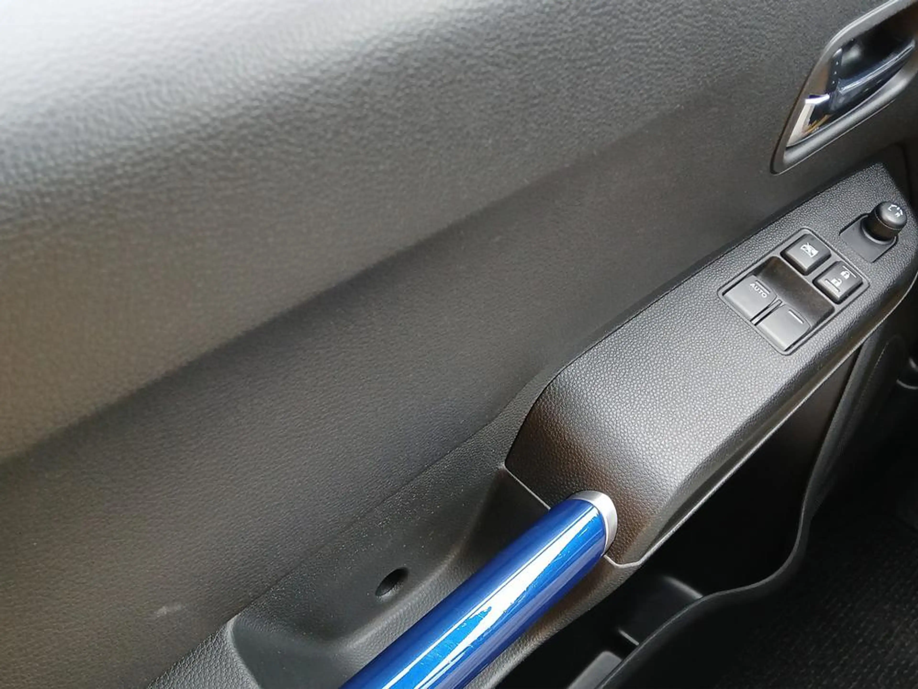 Suzuki Ignis 1.2 Dual Jet Hybrid CLUB — photo 12