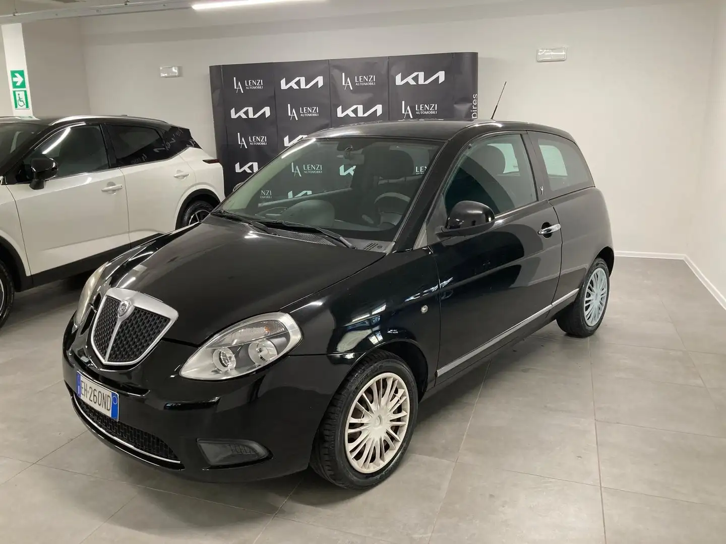 Lancia Ypsilon Ypsilon 1.2 8v Diva 69cv GOMME NUOVE,CINGHIA NUOVA Nero - 2