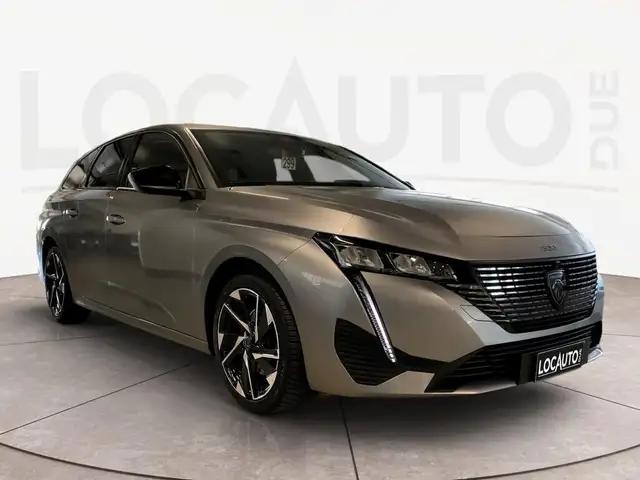 Peugeot 308 view 3