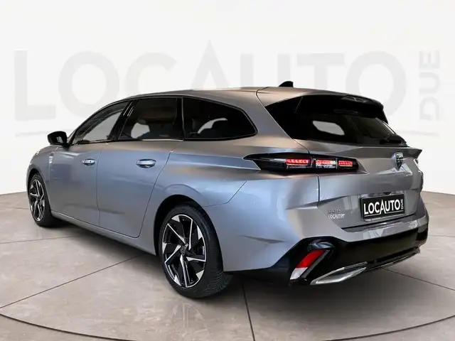 Peugeot 308 view 5