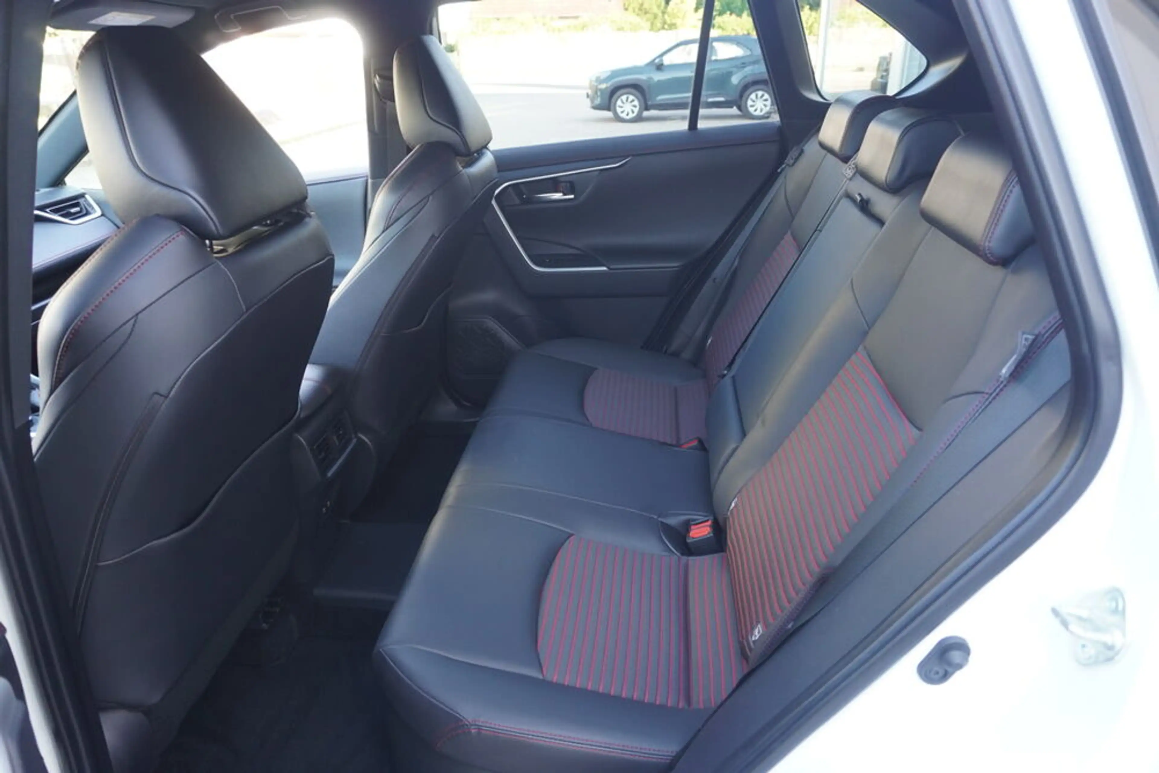 Suzuki Across 2.5 Plug-in Hybrid Flash E-Four — photo 8