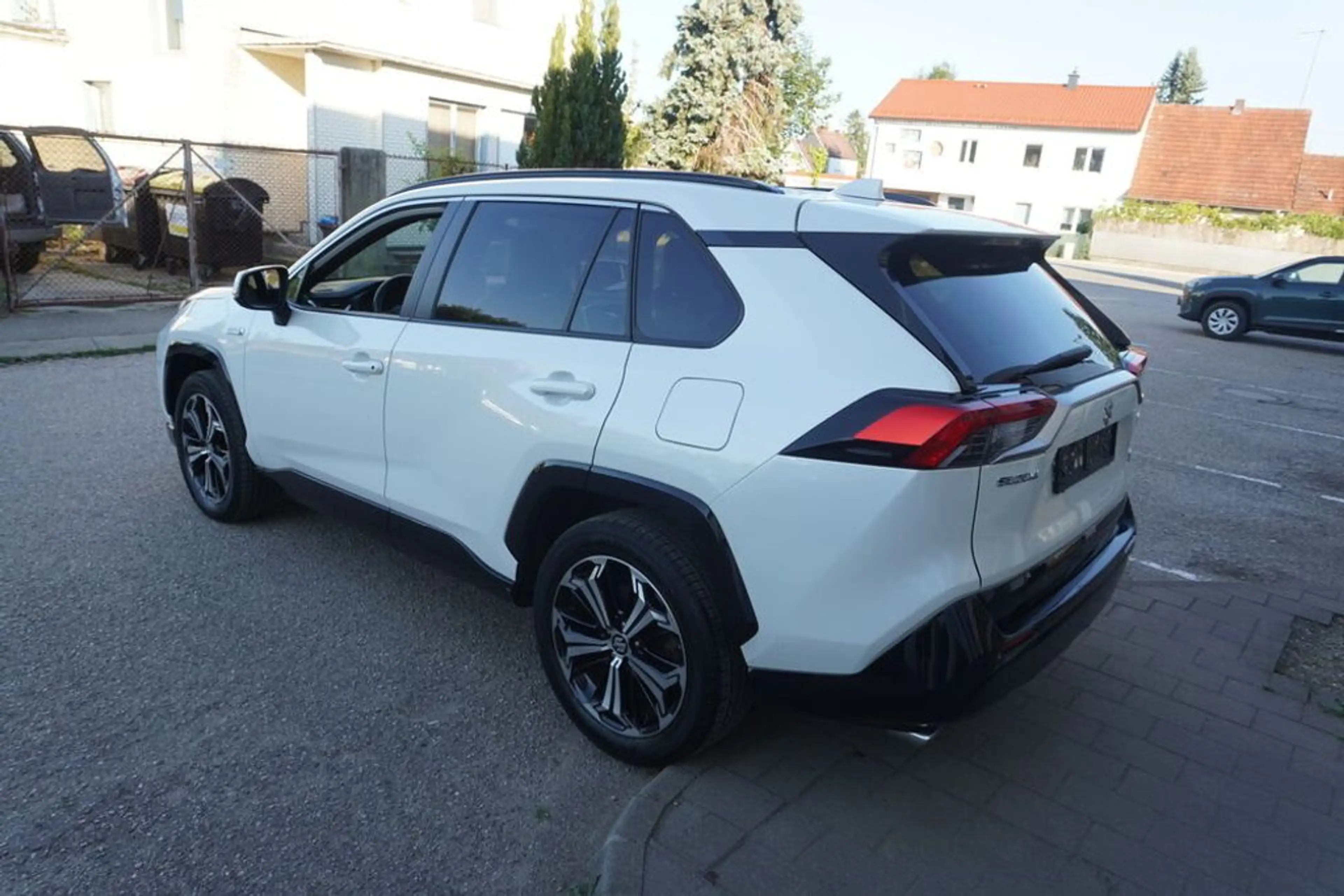 Suzuki Across 2.5 Plug-in Hybrid Flash E-Four — photo 3