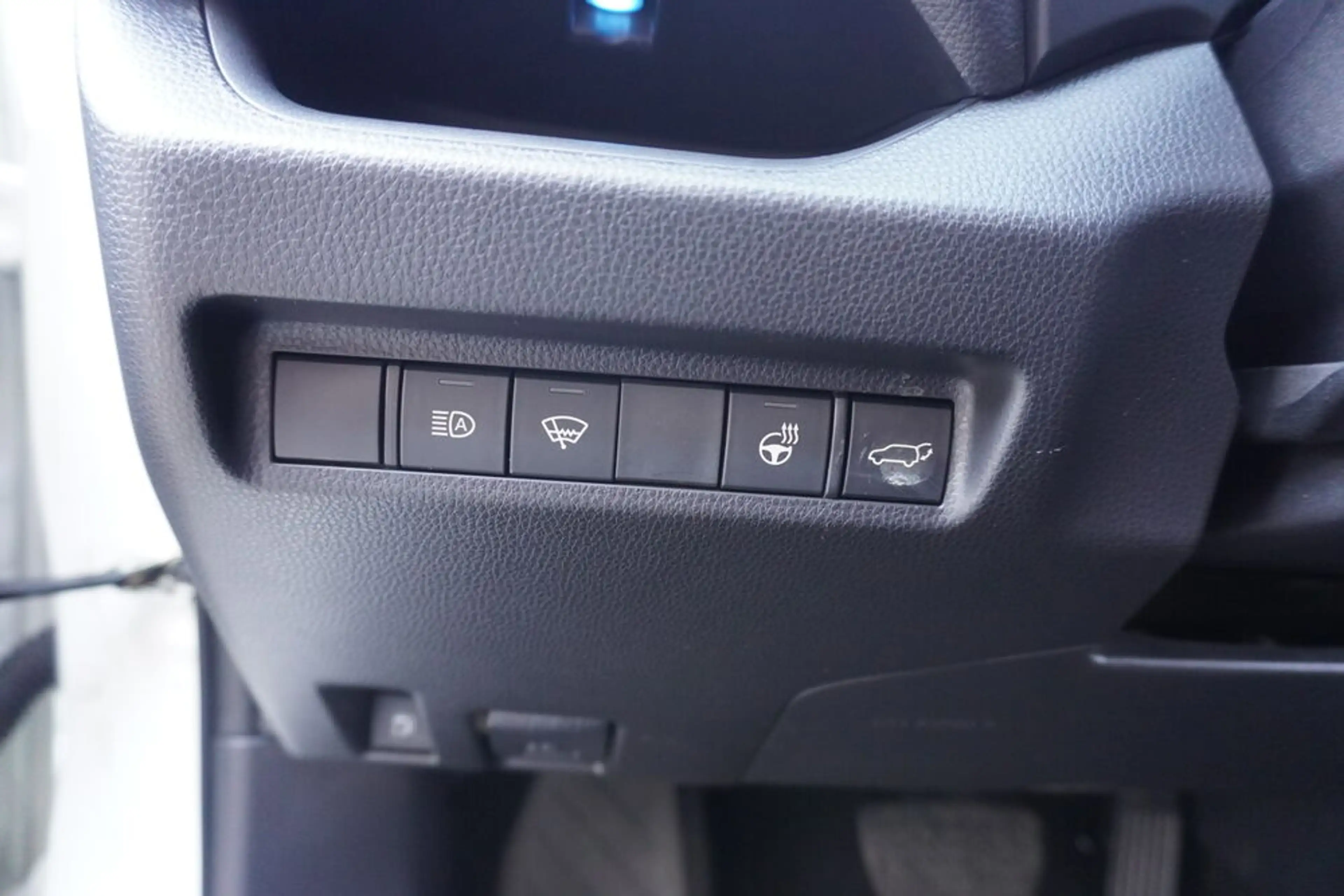 Suzuki Across 2.5 Plug-in Hybrid Flash E-Four — photo 12