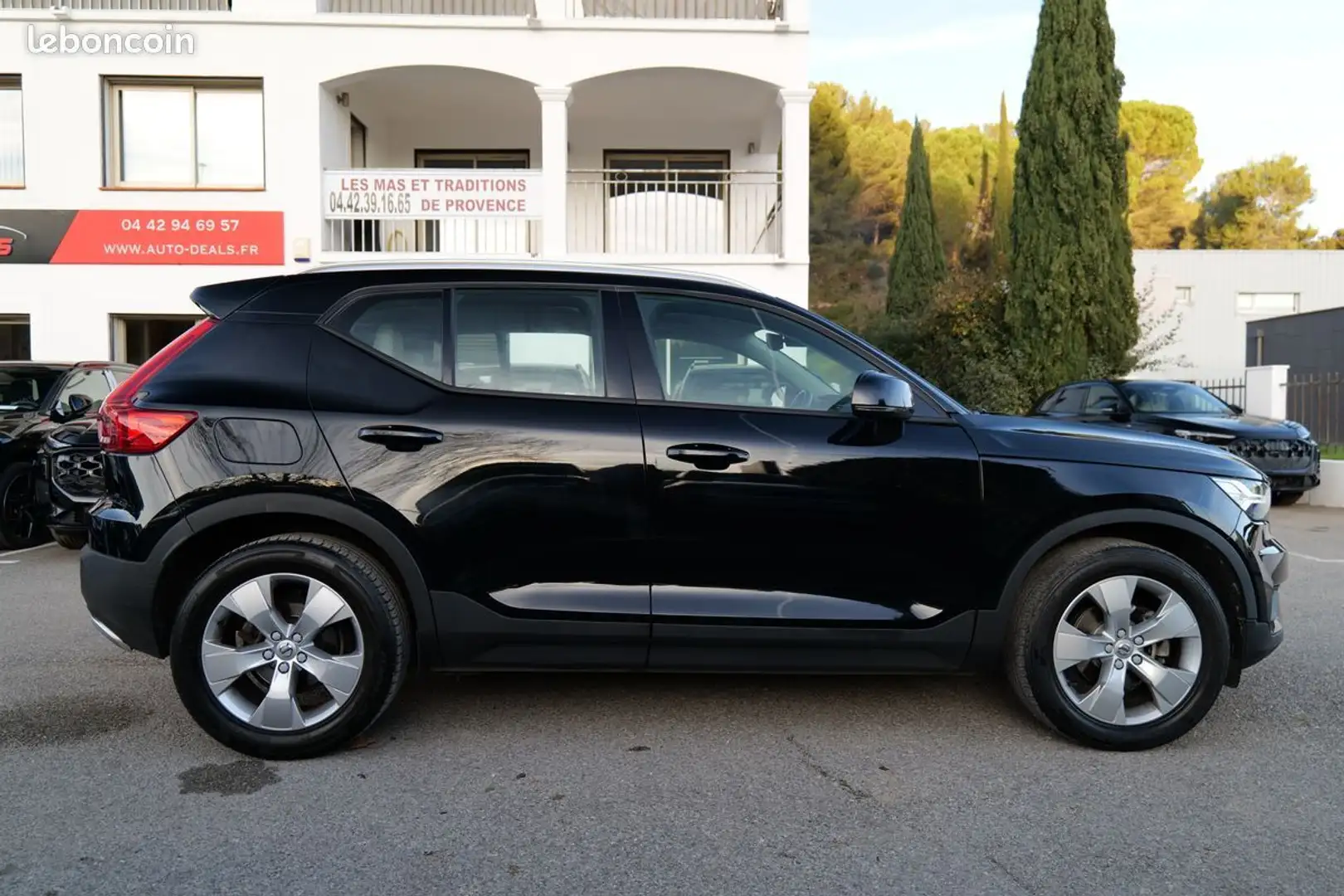 Volvo XC40 d3 150 ch momentum geartronic 8 distri ok Noir - 2
