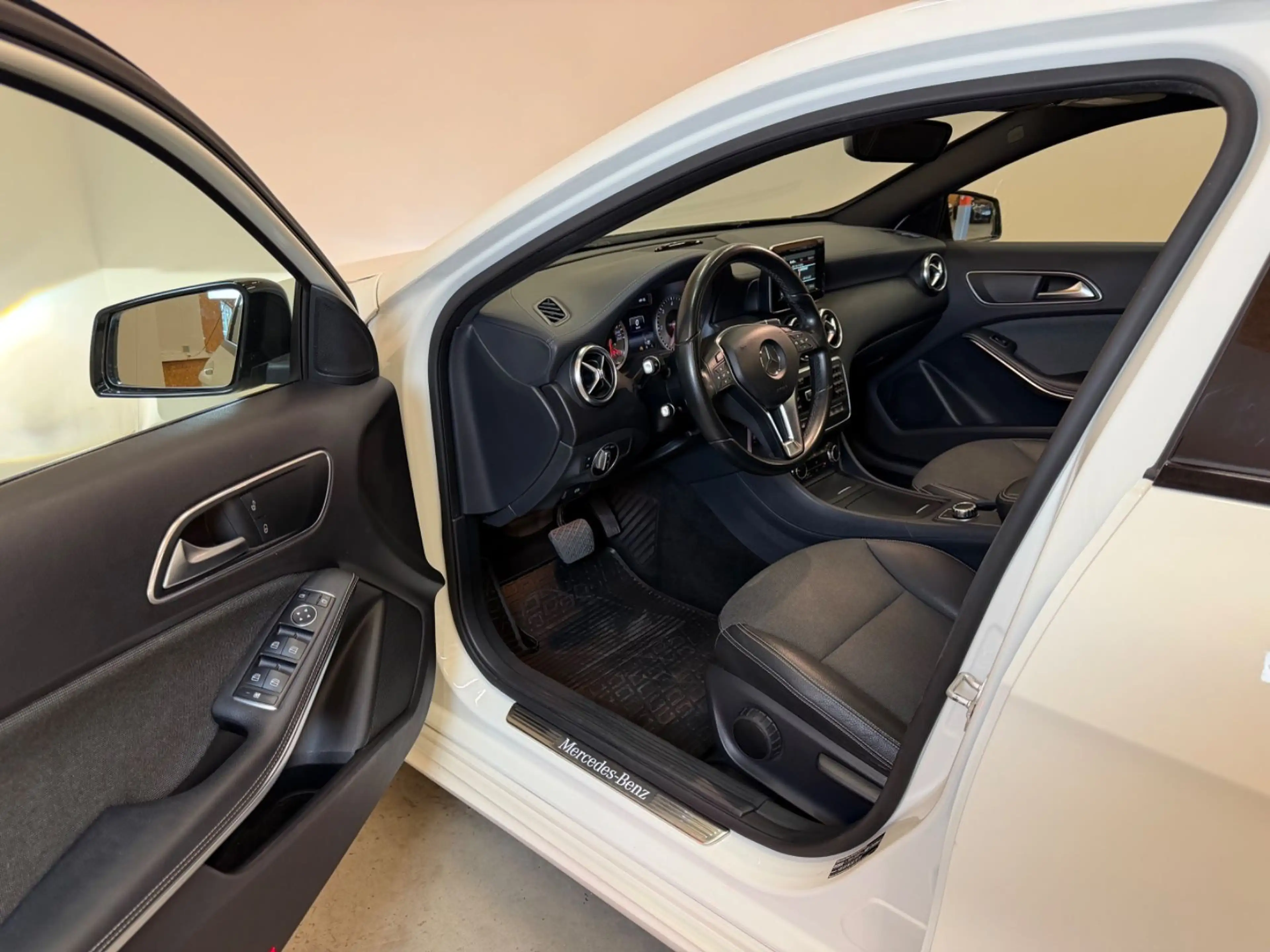 Mercedes-Benz A 180 CDI BlueEfficiency/XENON/PANO/SHZ/R-KAMER — photo 11