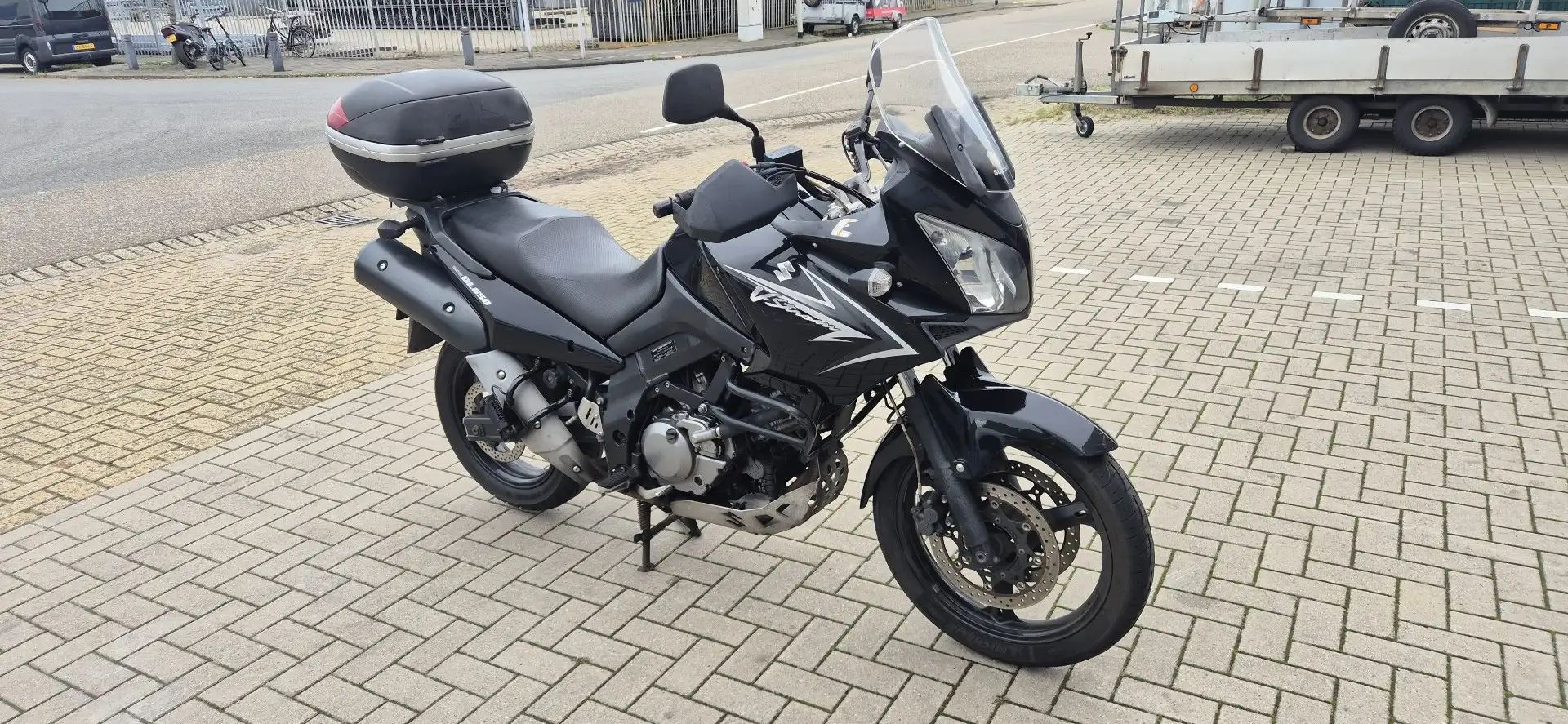 Suzuki V-Strom 650 Zwart - 2