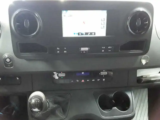 Mercedes-Benz Sprinter view 15