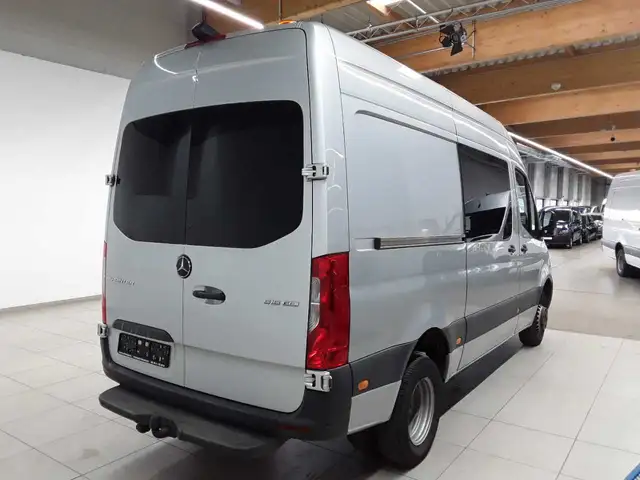 Mercedes-Benz Sprinter view 4
