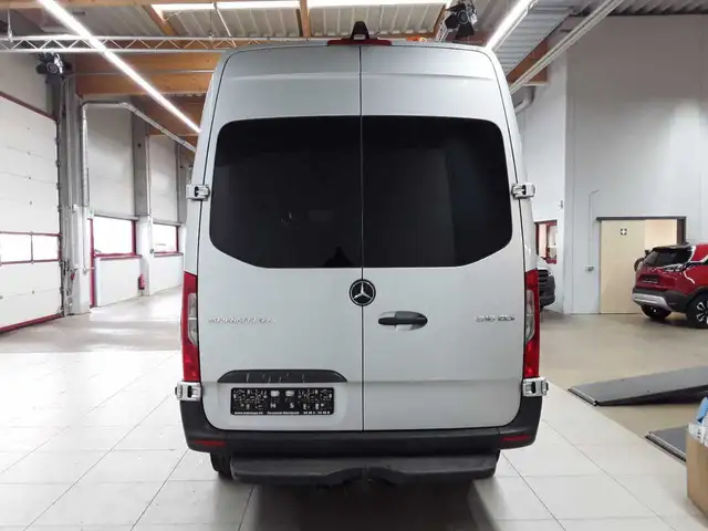 Mercedes-Benz Sprinter view 5