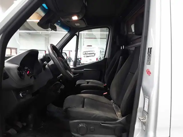 Mercedes-Benz Sprinter view 13