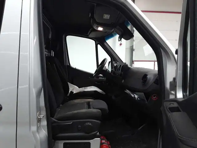 Mercedes-Benz Sprinter view 11