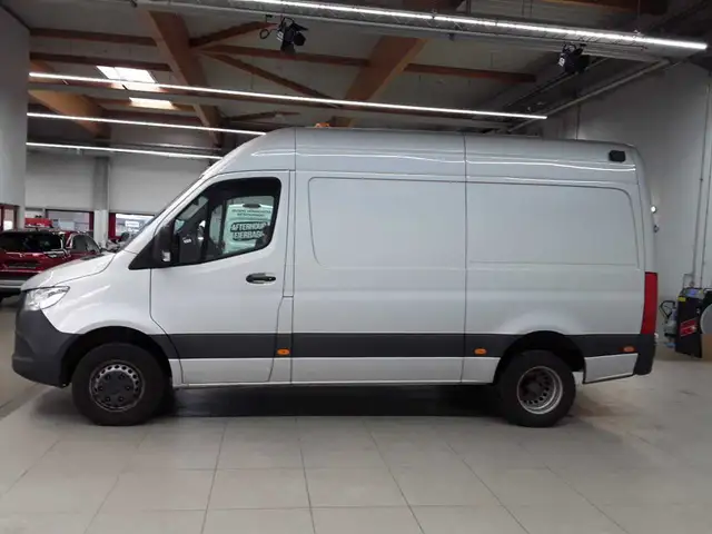 Mercedes-Benz Sprinter view 6
