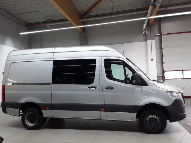 Mercedes-Benz Sprinter view 3