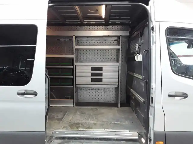 Mercedes-Benz Sprinter view 8