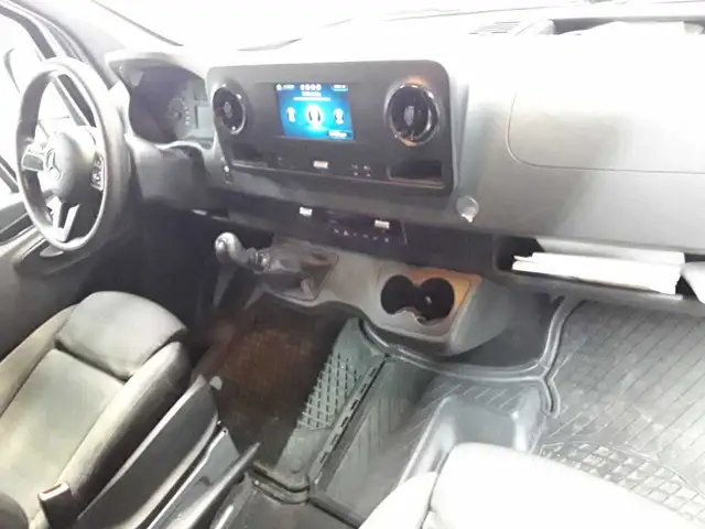 Mercedes-Benz Sprinter view 12