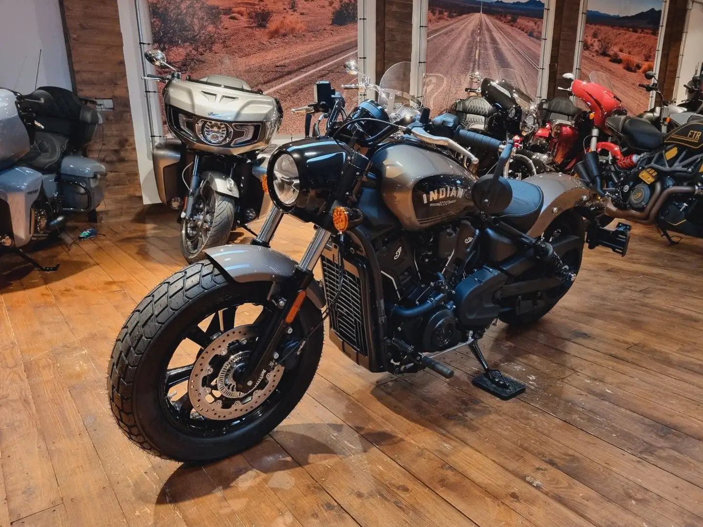 Indian Scout Bobber Ltd+Tech 100 Jahre (EUR 1.000/2,99) smeđa - 2