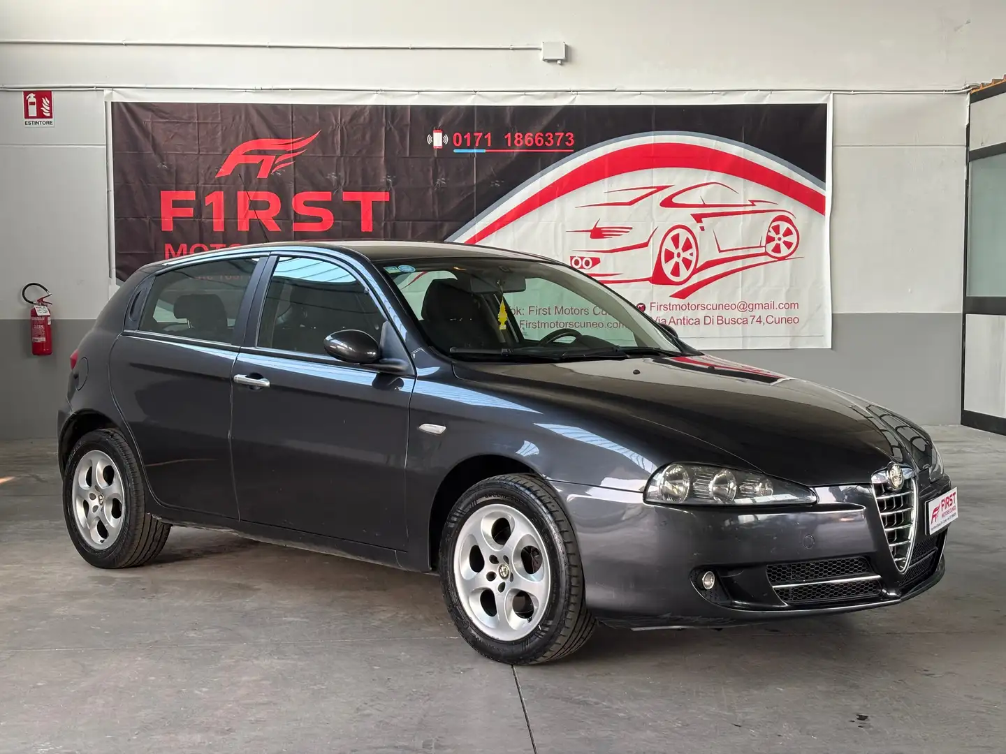 Alfa Romeo 147 147 II 2004 5p 1.9 jtd Distinctive 120cv Nero - 1