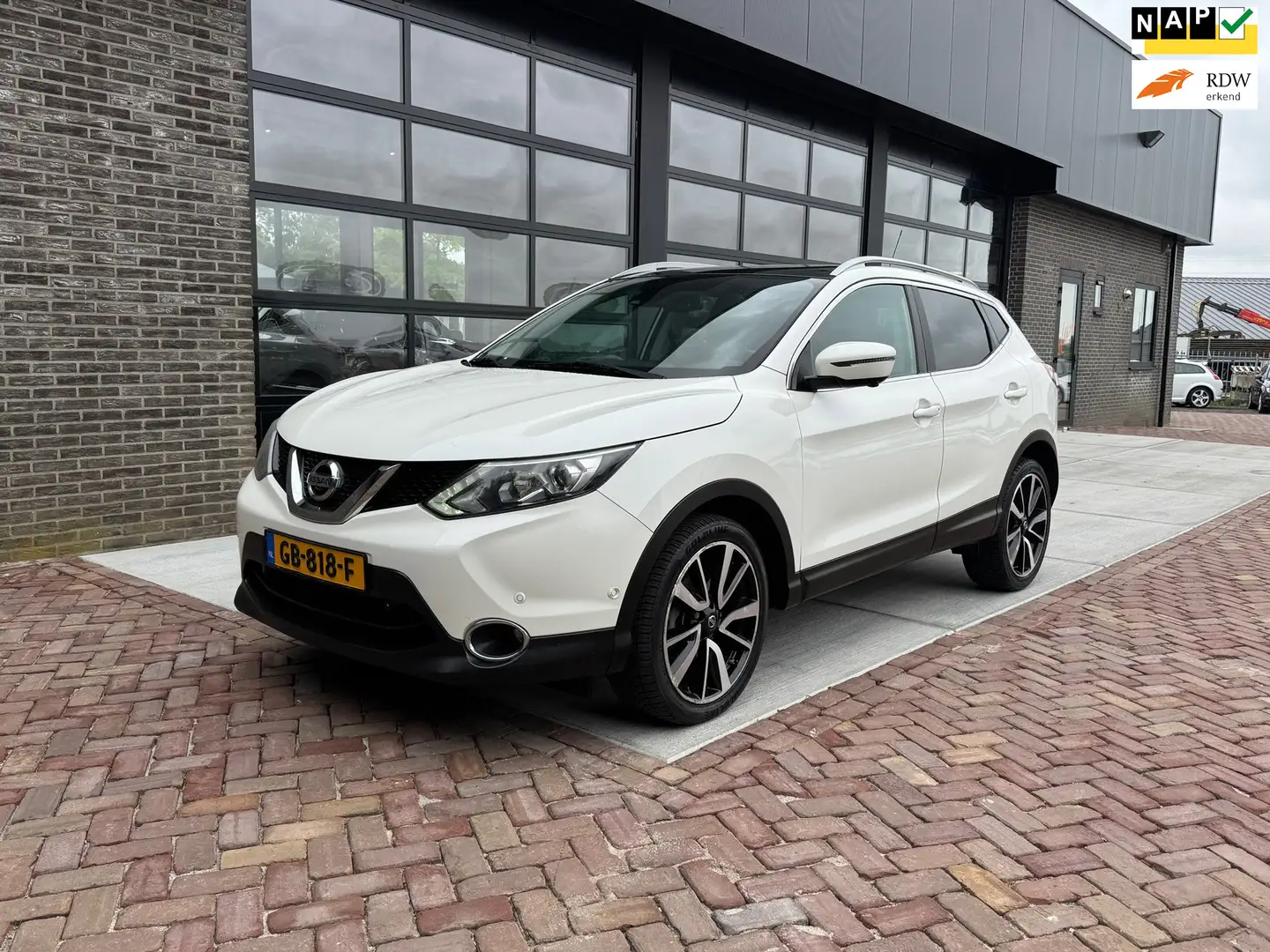 Nissan Qashqai 1.2 Tekna | Autm | Pano | Leer | Trekhaak | Navi | Wit - 1