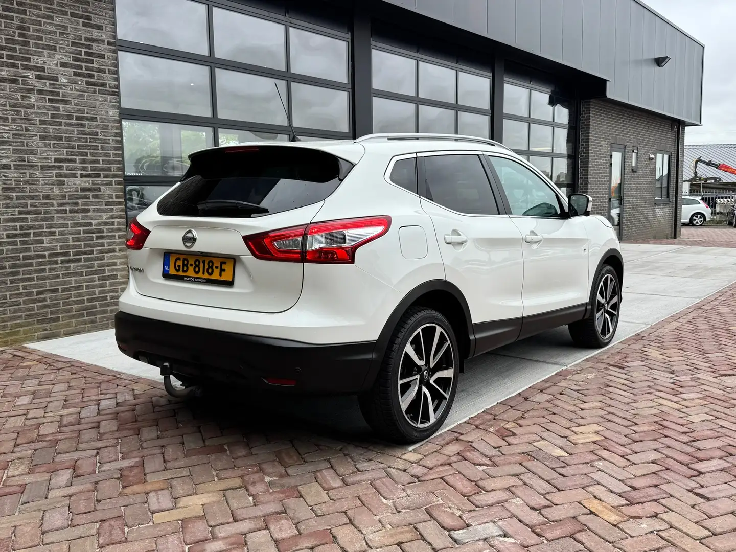 Nissan Qashqai 1.2 Tekna | Autm | Pano | Leer | Trekhaak | Navi | Wit - 2