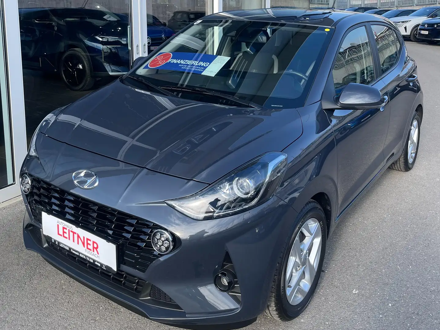Hyundai i10 Trend Grau - 1