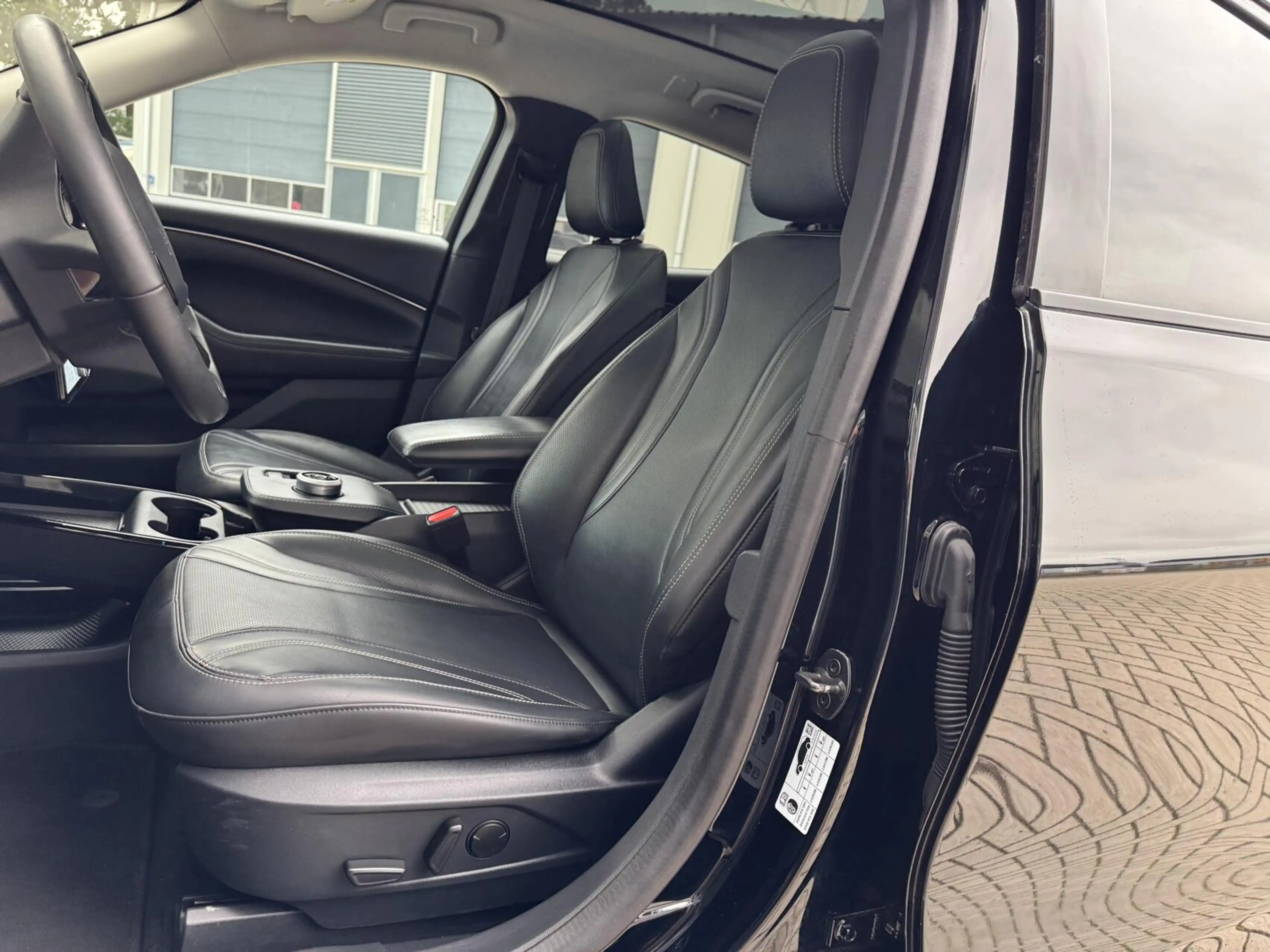 Ford Mustang Mach-E RWD 75 kWh 95% SOH| 360 Camera | Panorama | Leder — photo 6