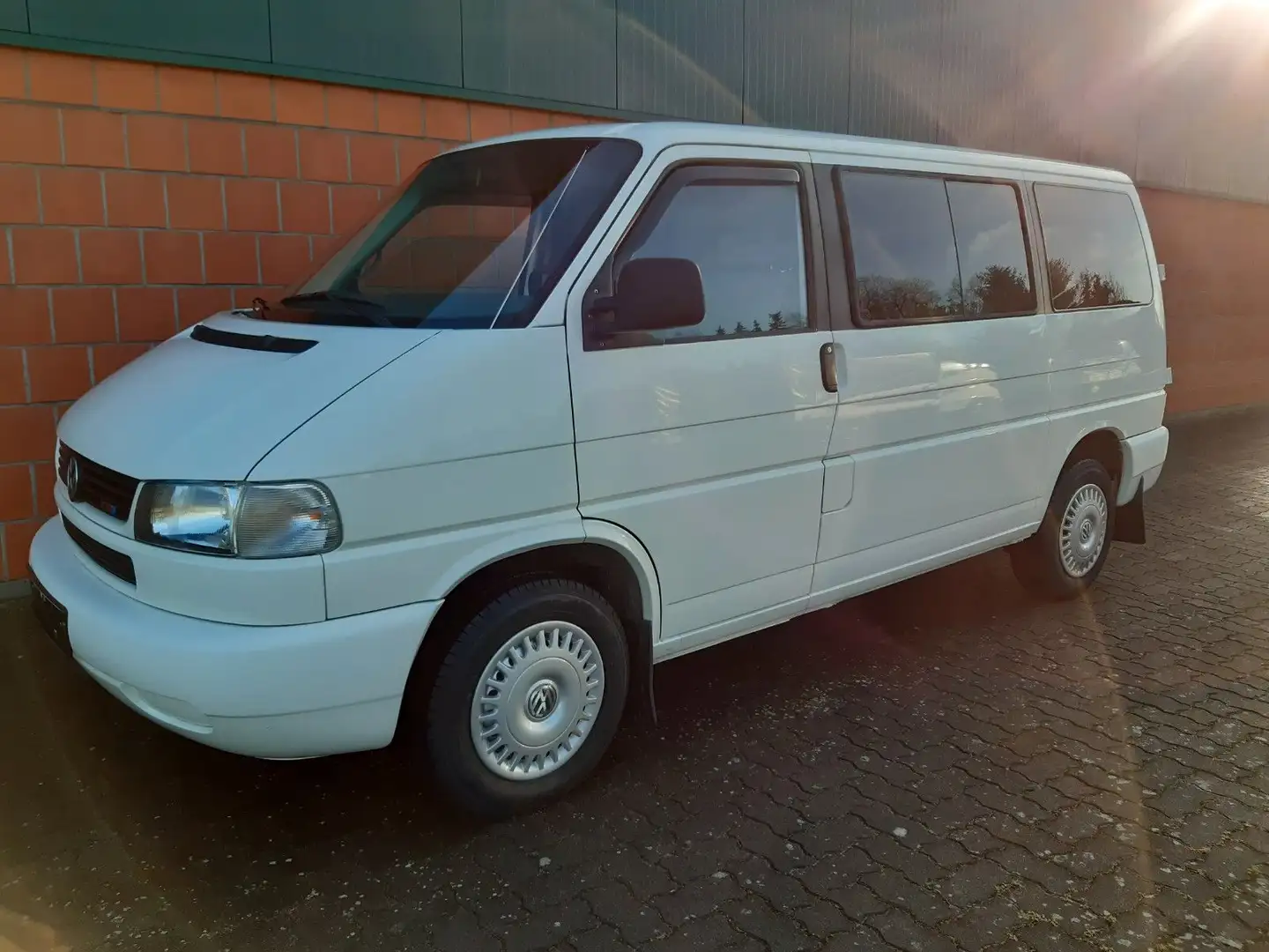 Volkswagen T4 Caravelle 2.5 TDI - Traumzustand Weiß - 1