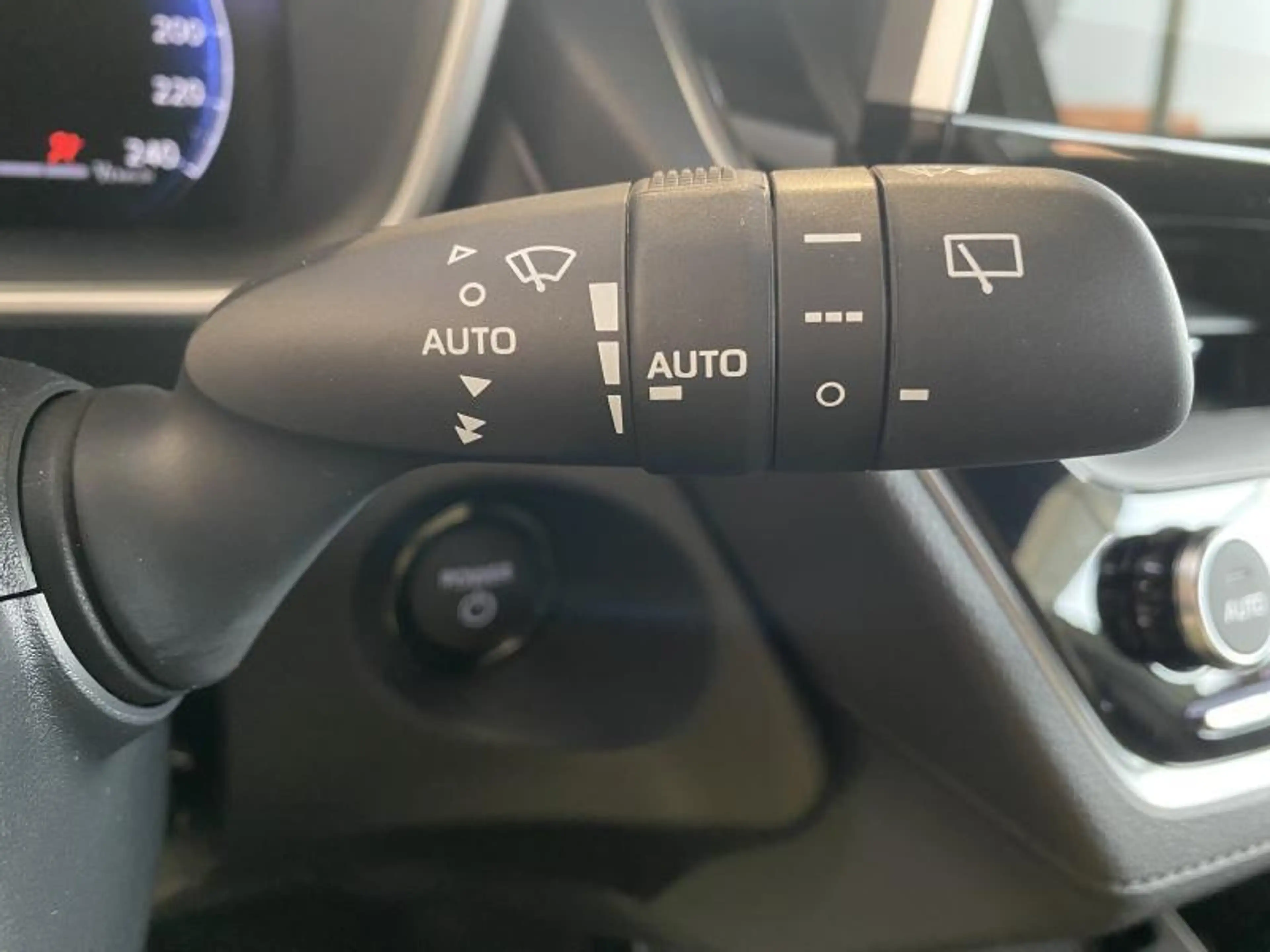 Toyota Corolla Cross Style — photo 13