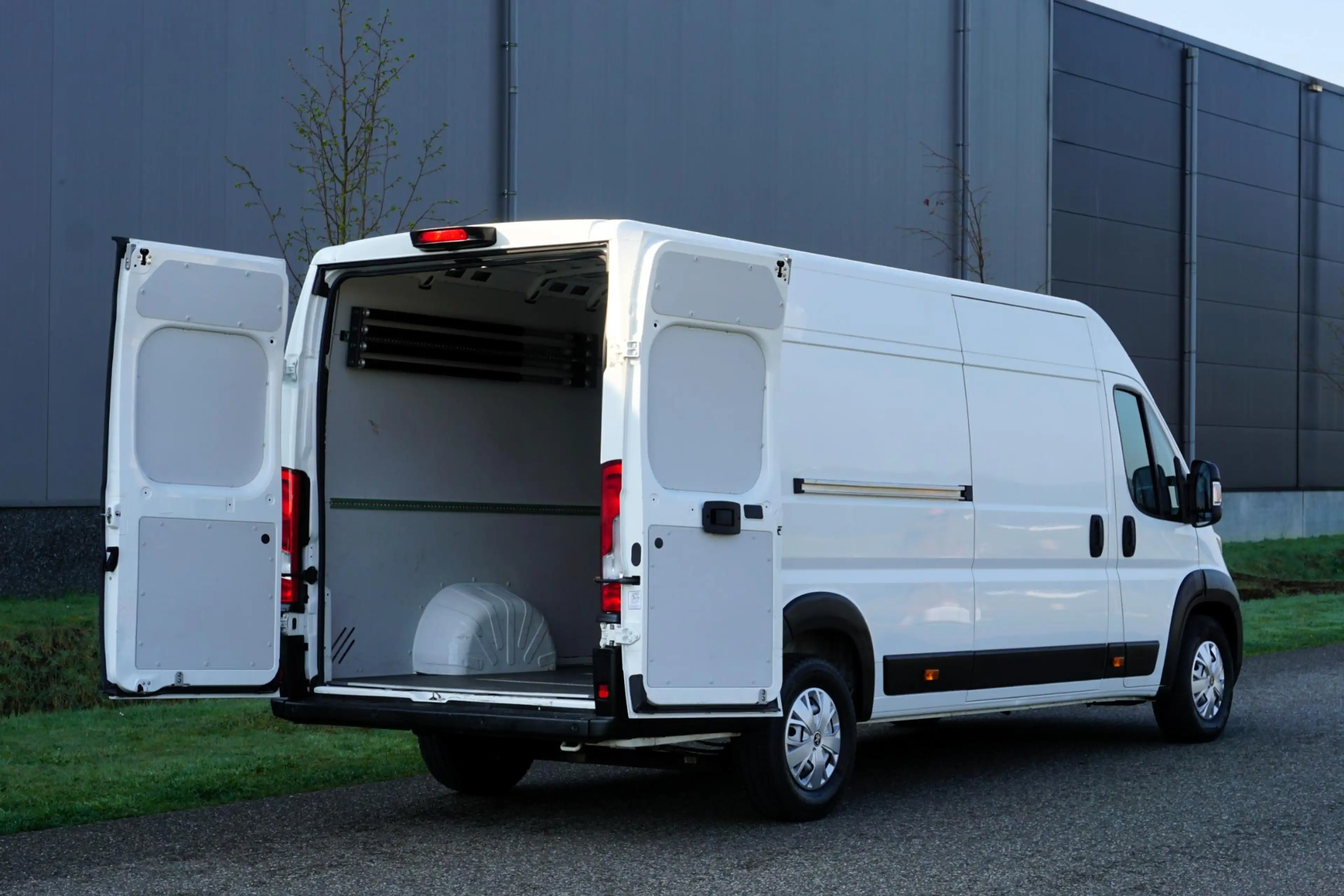 Peugeot Boxer 435 2.2 BlueHDi 165 L4H2 Zwaar Premium in Topstaat — photo 3