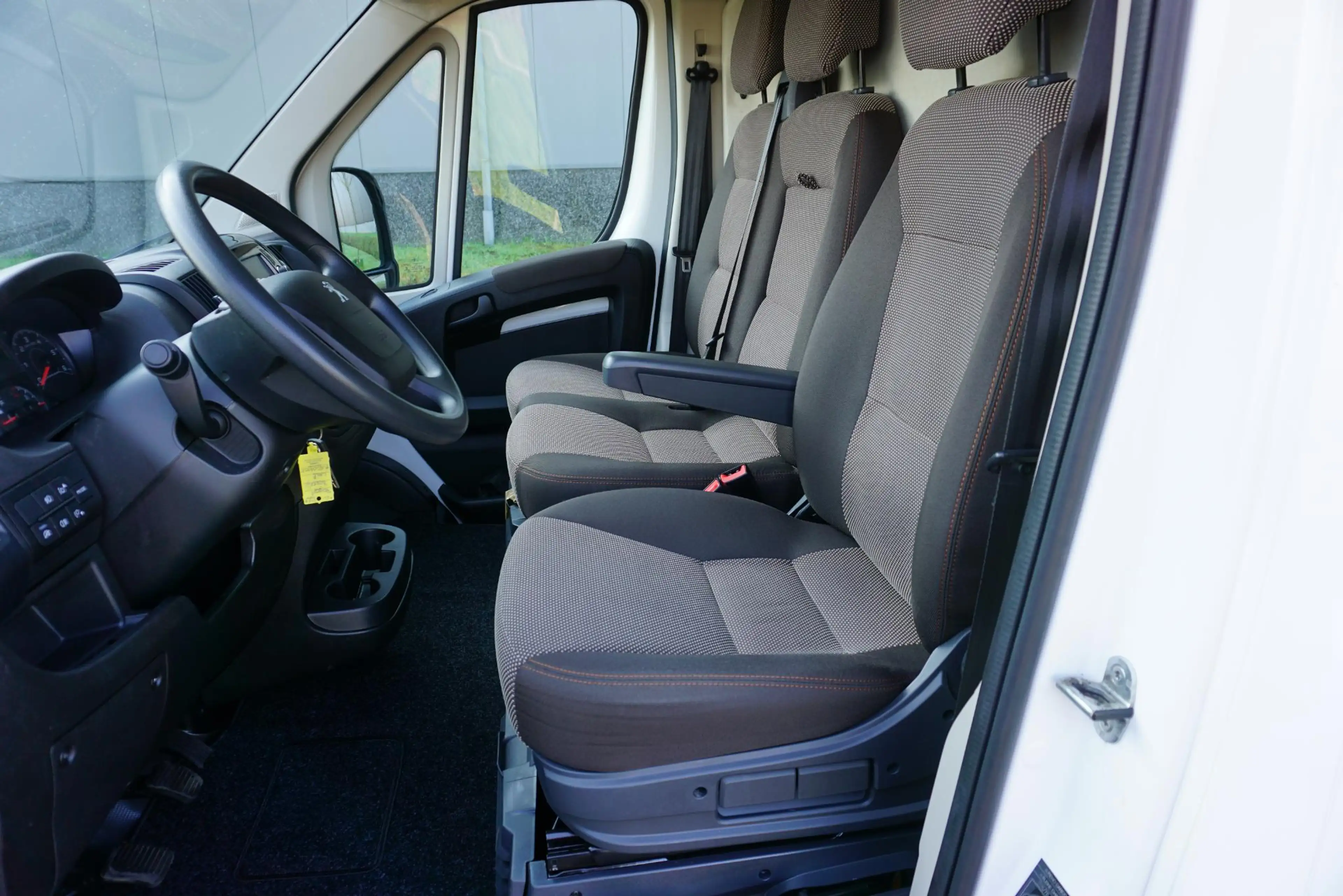 Peugeot Boxer 435 2.2 BlueHDi 165 L4H2 Zwaar Premium in Topstaat — photo 6