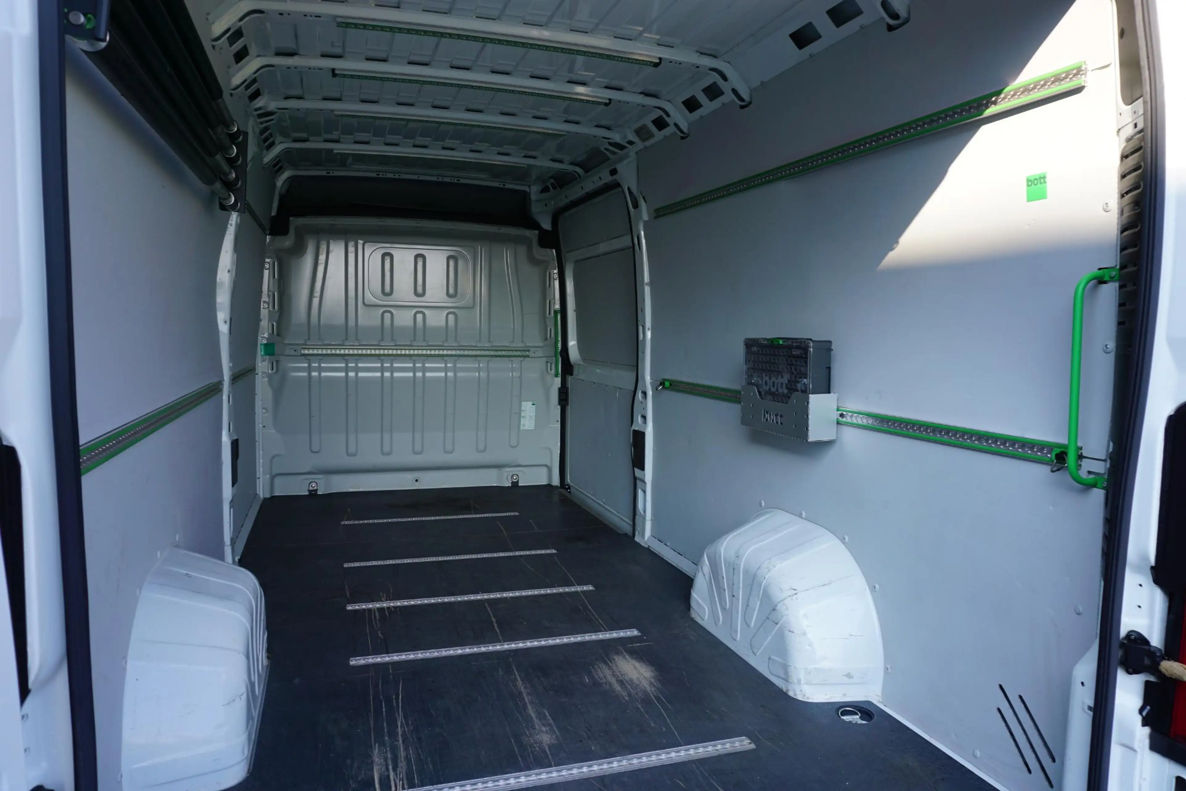 Peugeot Boxer 435 2.2 BlueHDi 165 L4H2 Zwaar Premium in Topstaat — photo 4