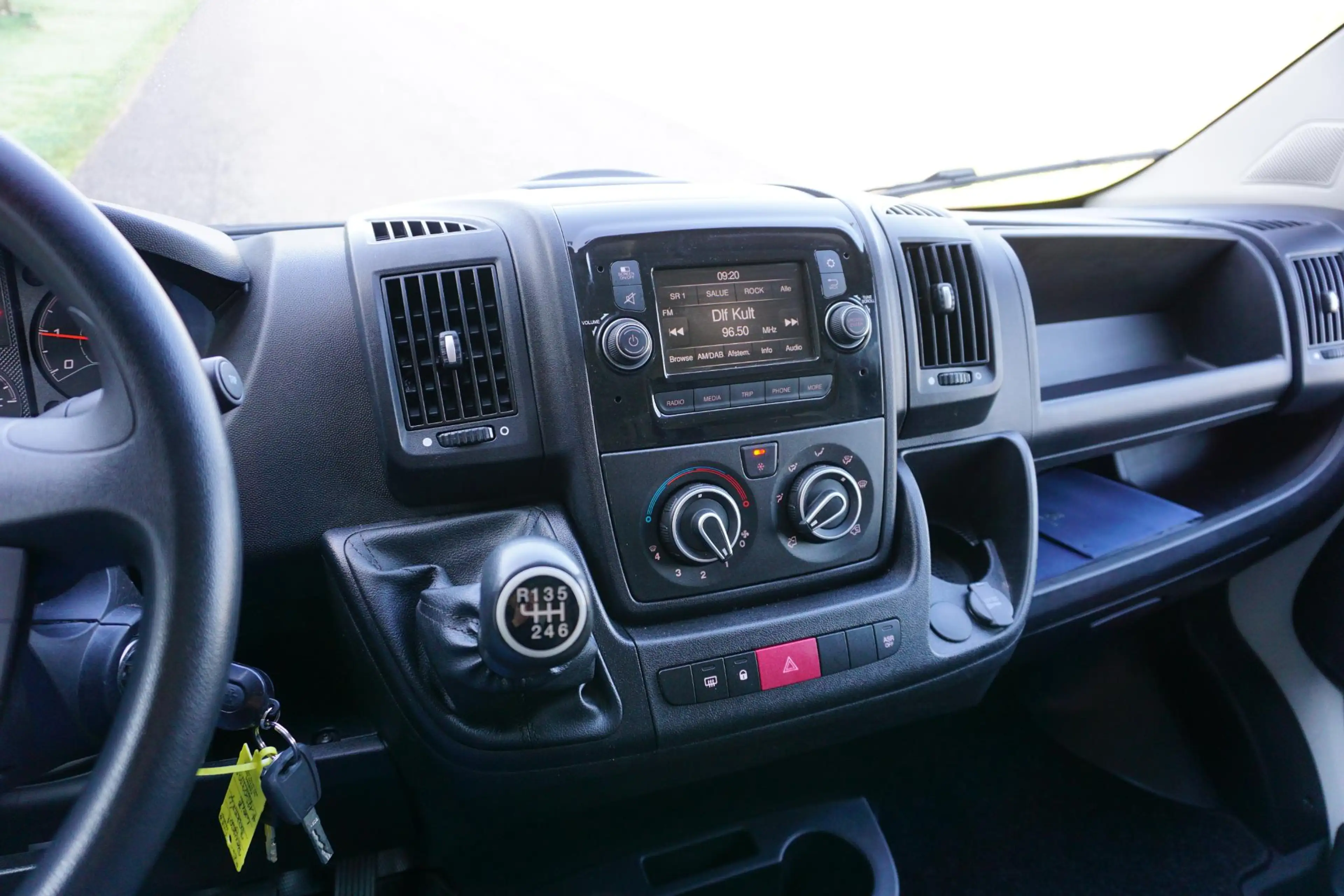 Peugeot Boxer 435 2.2 BlueHDi 165 L4H2 Zwaar Premium in Topstaat — photo 9