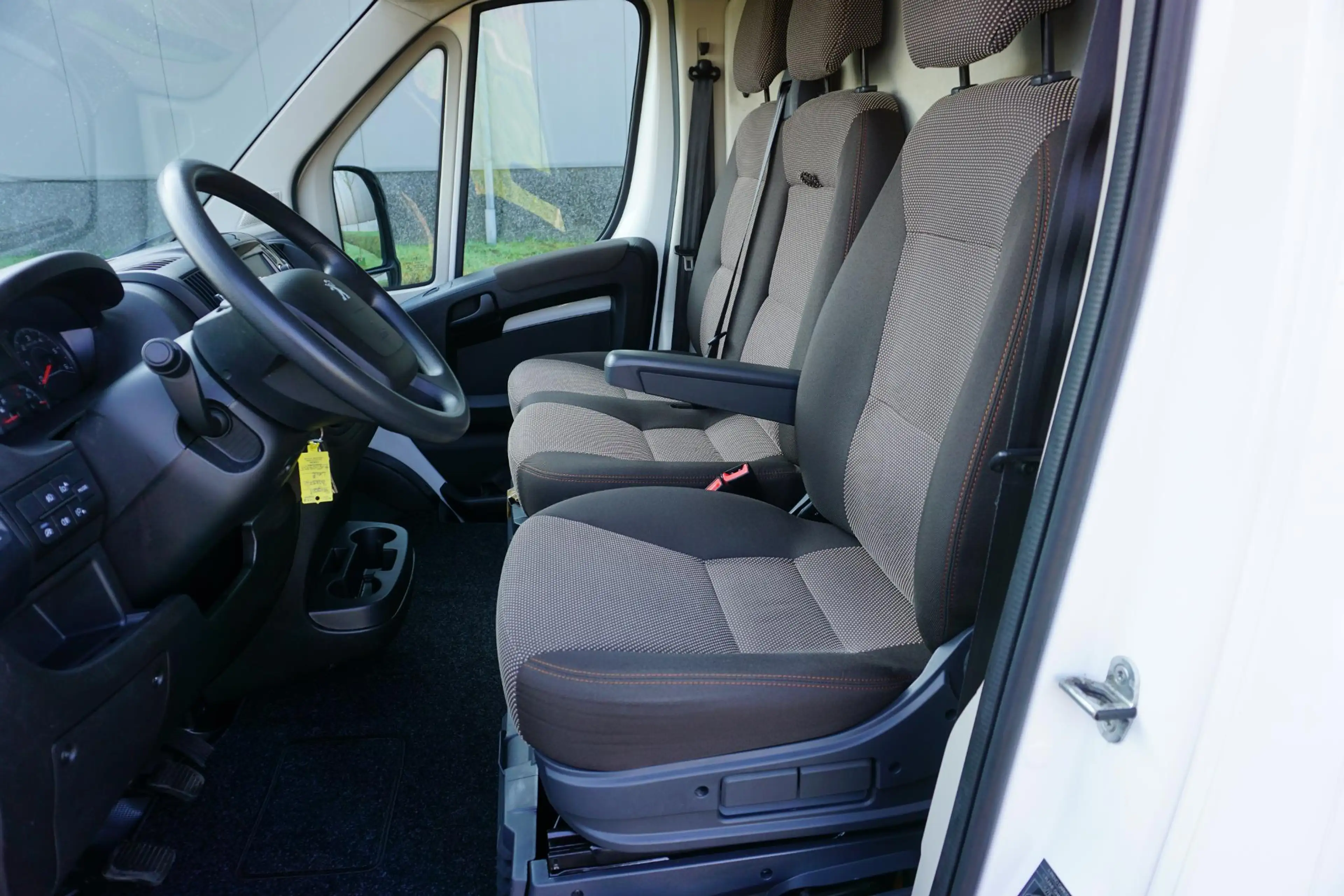 Peugeot Boxer 435 2.2 BlueHDi 165 L4H2 Zwaar Premium in Topstaat — photo 11