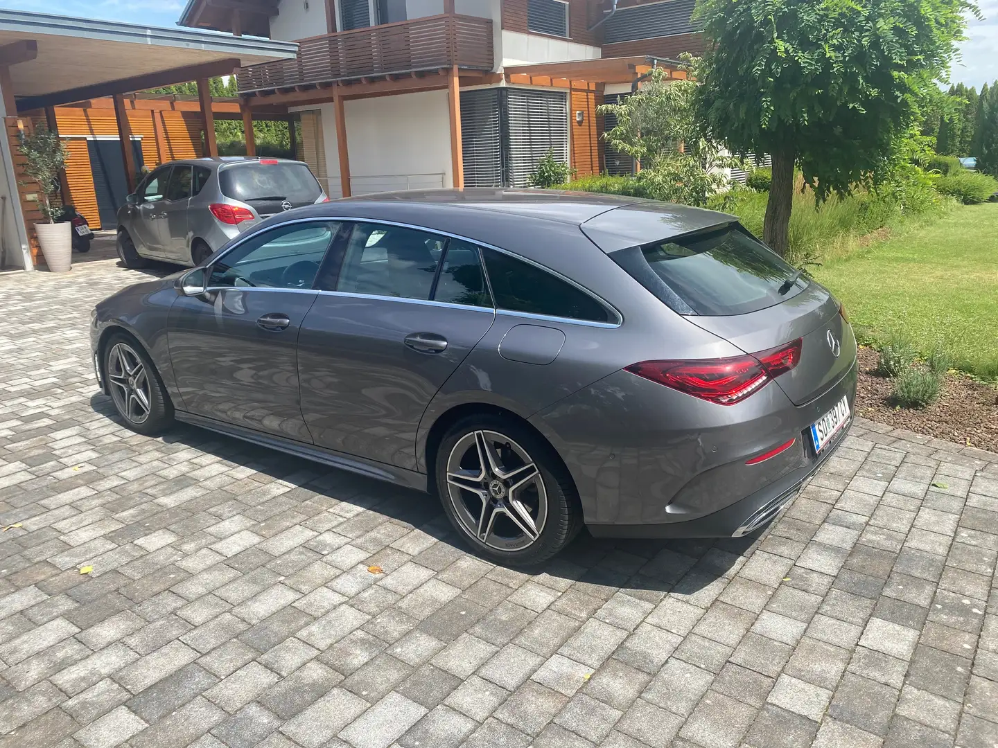 Mercedes-Benz CLA 220 CLA 220 d AMG Line Shooting Brake Aut. Silber - 2